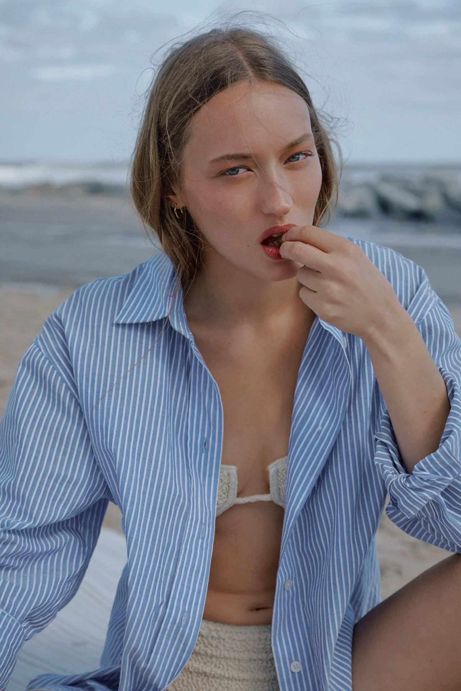 0825_AtTheBeach_LouisaWells-18 1.jpg