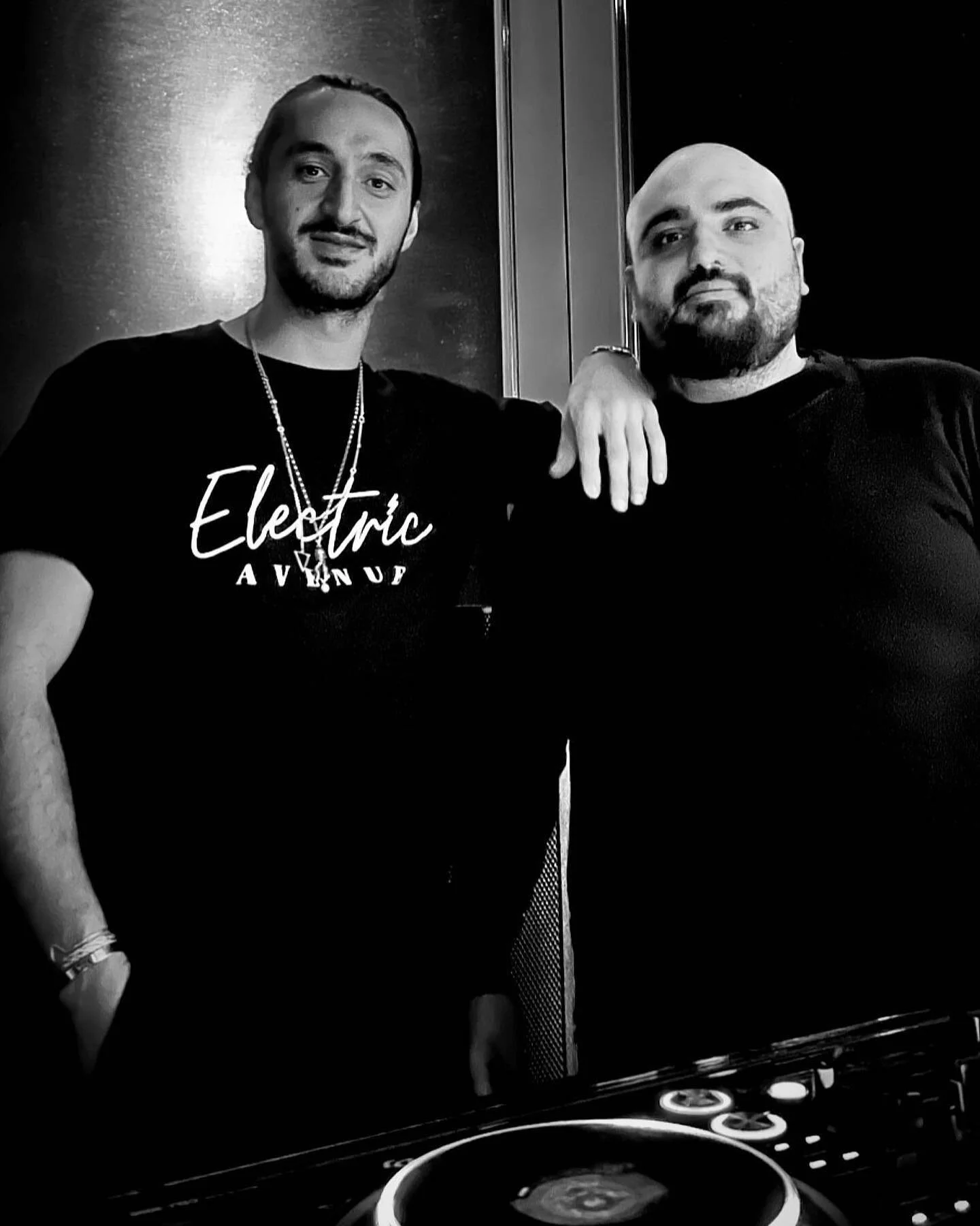 side by side with my hermano tonight at @nomad.725 alongside @blondish !! Expect a lot of unreleased tracks 🥁