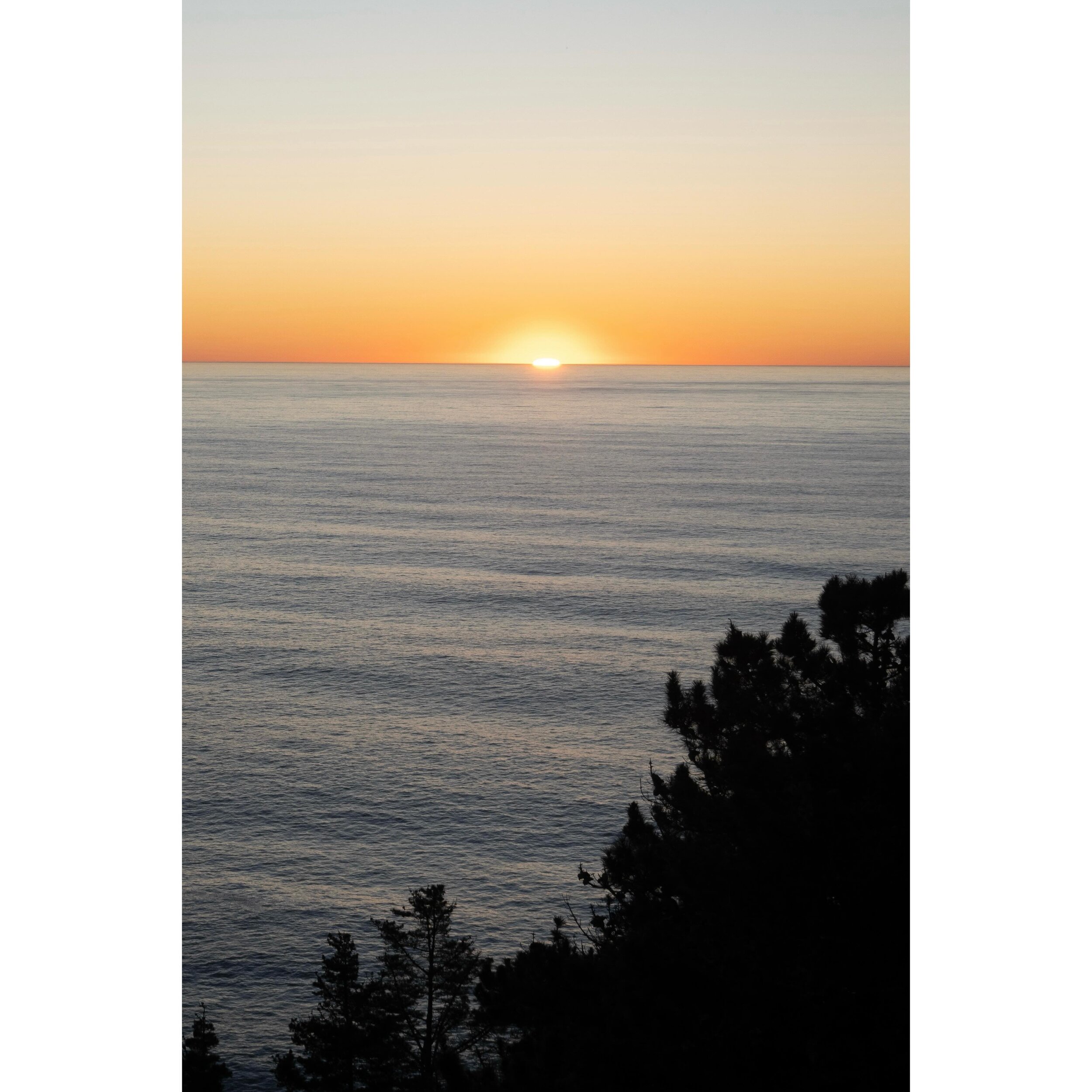 No filter needed - your view of the sunset from the deck on the Autonomous Tent at @treebonesresort.
.
.
.
.
.
 #bigsur #sunset #saltlife #staysalty #sealife #water_of_our_world #madeofocean #welivetoexplore #thewavecave #ic_water #livingonearth #off