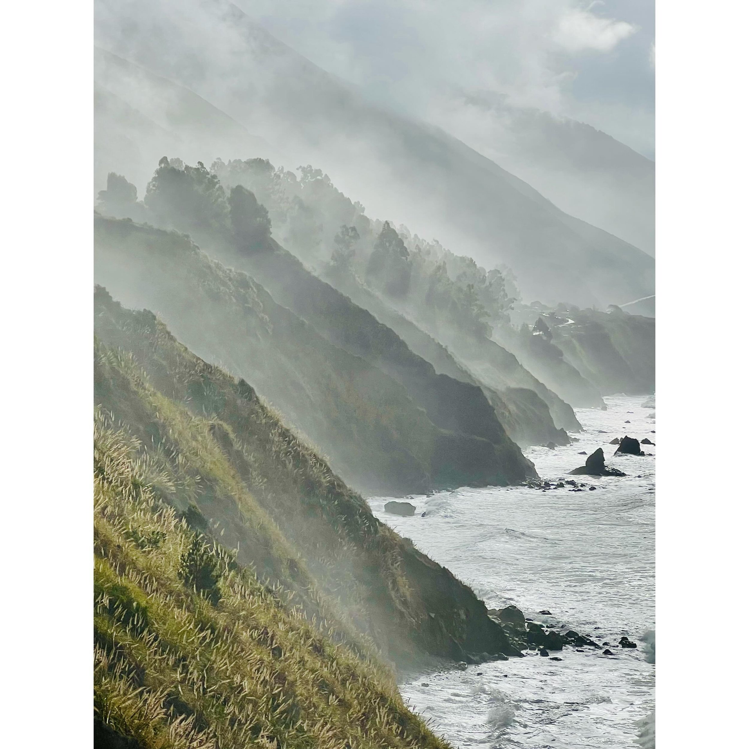 Layers
📍 Big Sur, CA USA
.
.
.
.
.
.
#bigsur #california #roadtrio #bucketlist #hwy1 #landscapephotography #nature #beautiful #view #mountains #waves #clouds #landscape