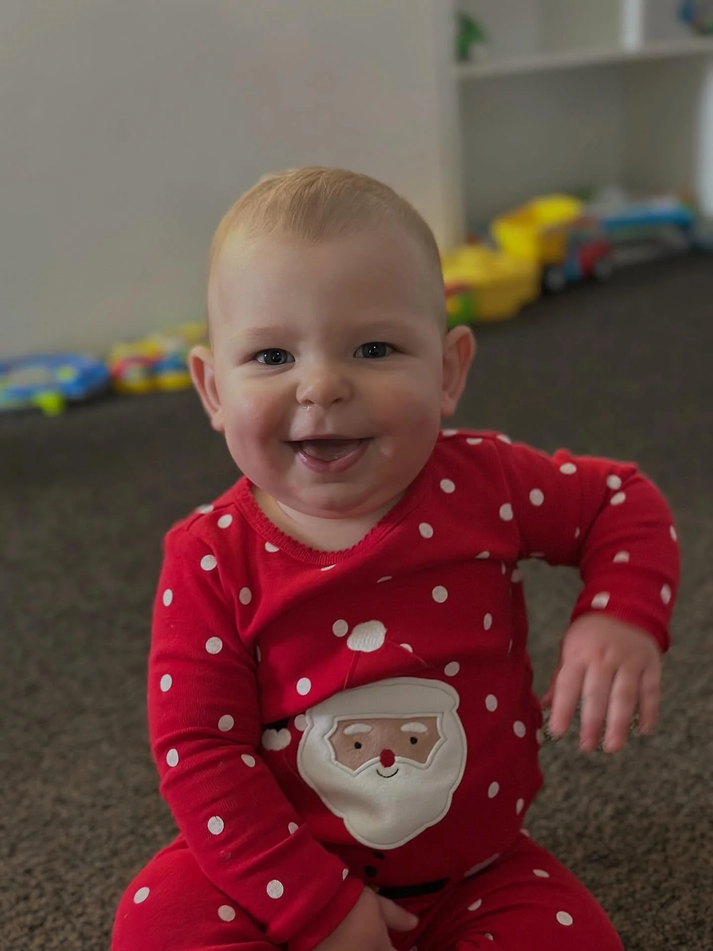 Today was Santa VS Grinch Day and Santa won in the infant room! 🎅🏻🎄