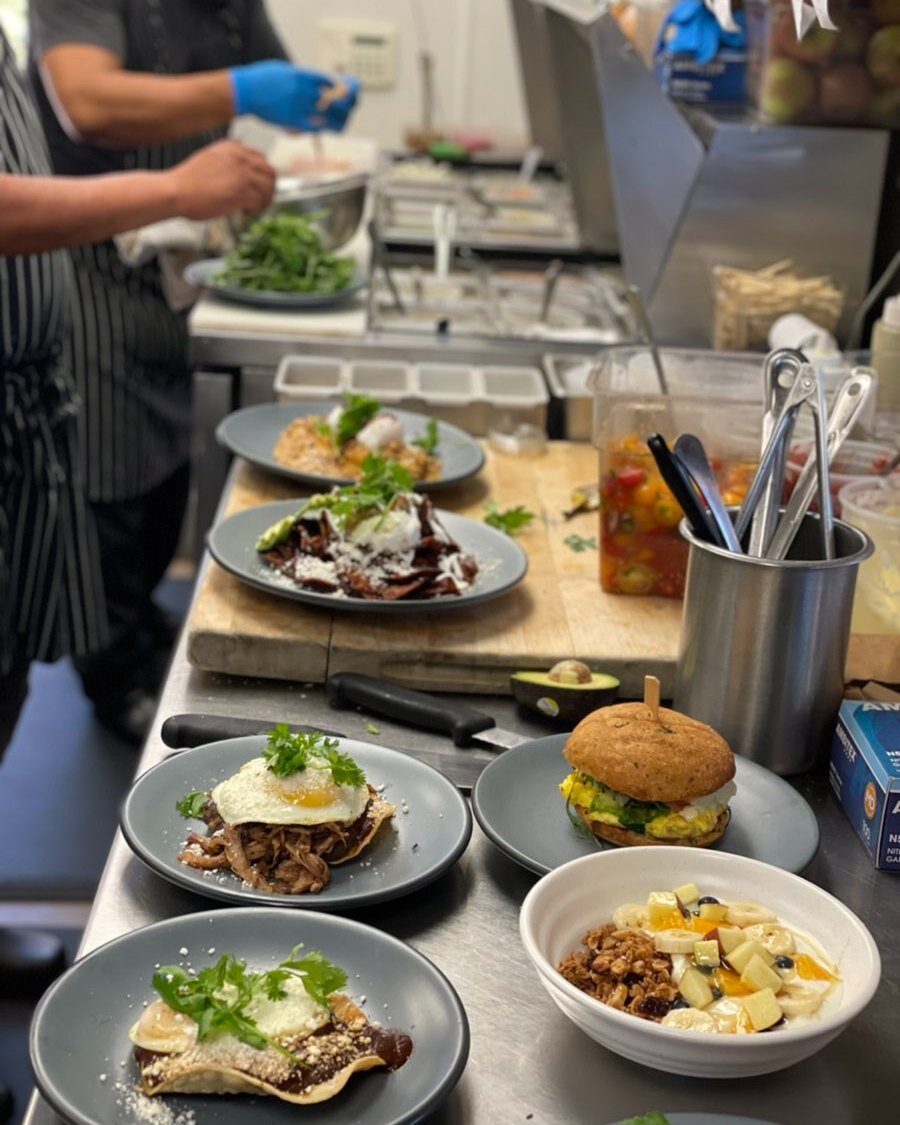 Teamwork, teamwork, teamwork. We are so very busy but we are so happy to be so! 💪 Our chefs are in full swing, whipping up delicious meals. 
#SouthsideCentury #NapaValley #NapaFoodie #Brunch #Breakfast #SupportLocal #Teamwork #DeliciousMoments #Happ