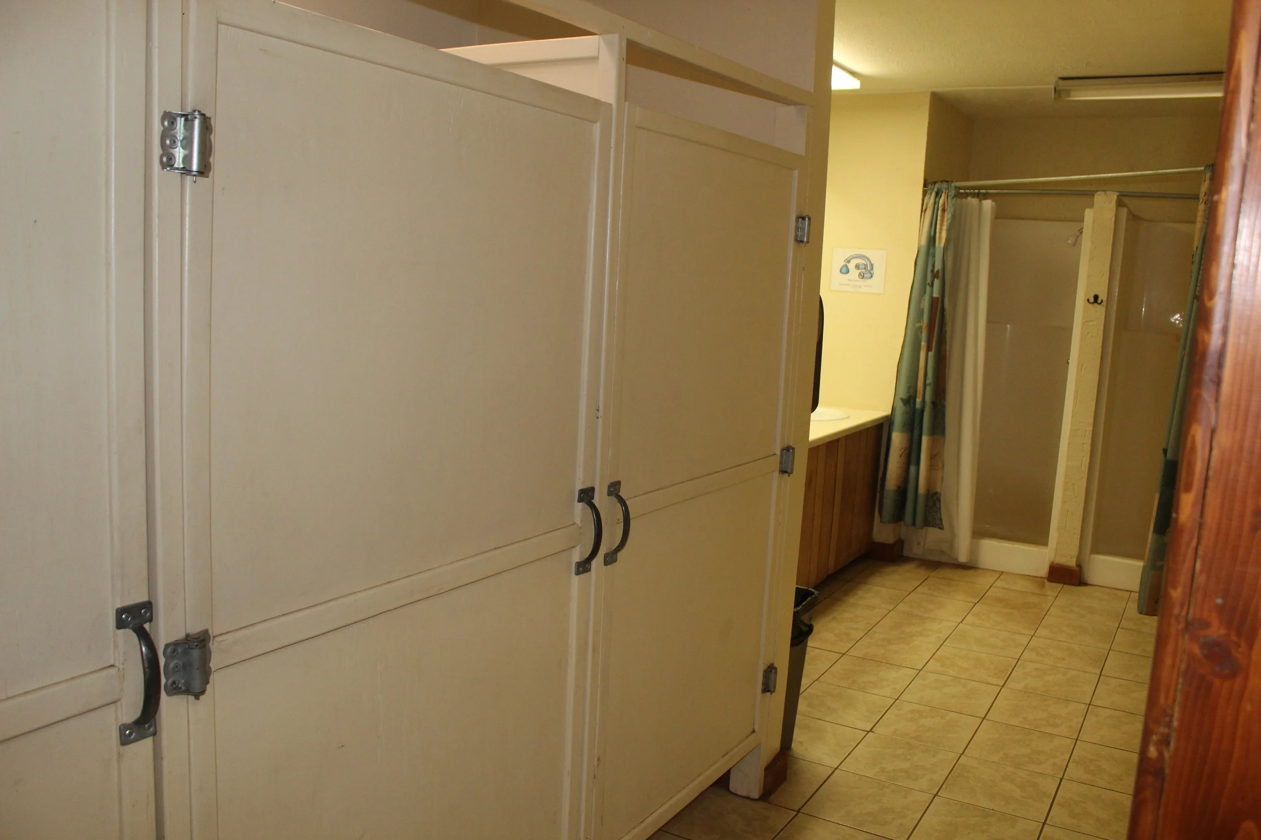 Canyon Lodge UP Bath.JPG