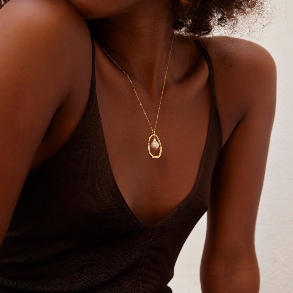 CO28_LIFESTYLE_DSTN_1_1_OSTUNI_NECKLACE_8c45ff2e-03e7-48fe-9f90-72a45655d41d.jpg