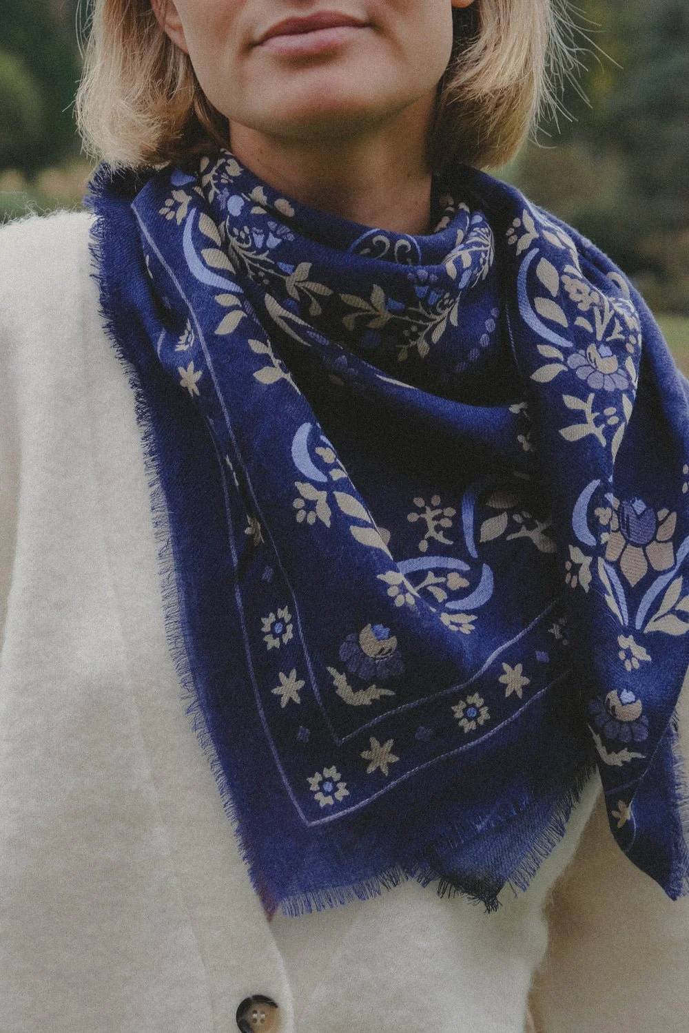 NAVY SECRET GARDEN SCARF