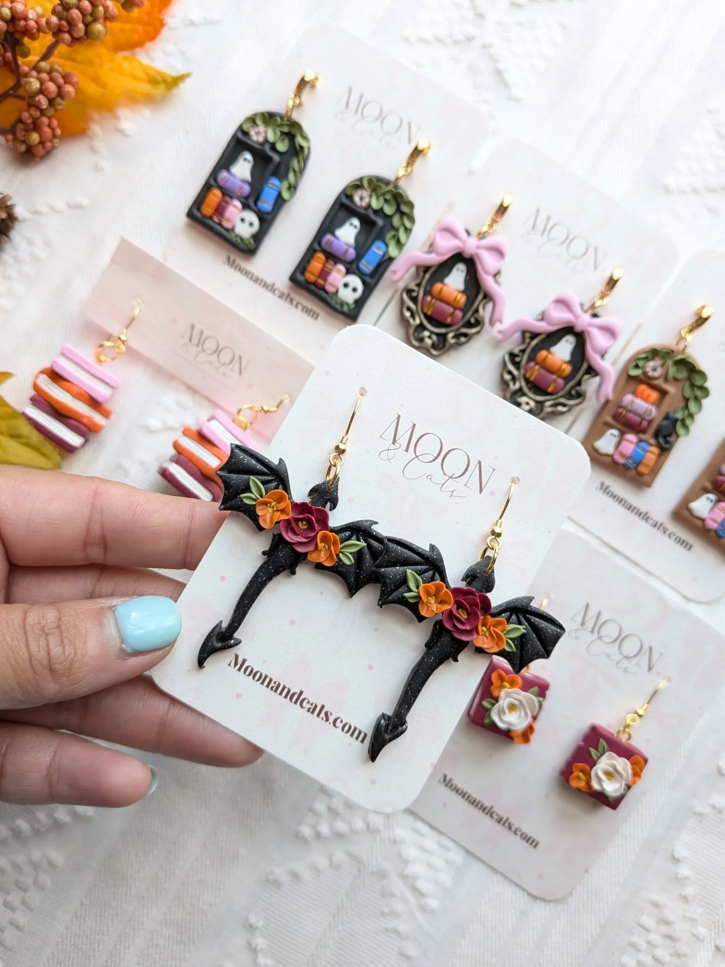 For all my fantasy readers 🐉🤎 
Floral dragons + new dragon designs are making their appearance at @ahoustonmarket this Saturday!! 

I am so excited to see you all. ✨📚

Saturday, Sept 27
@esplanadeatnavigation
11:00 am - 3:00