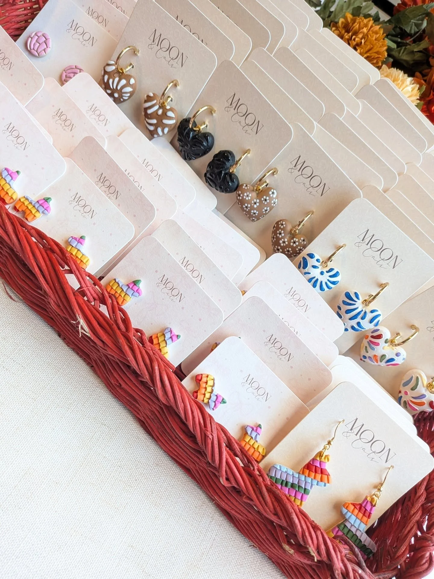 Highlights of the day: 

Shipping a wholesale order to San Diego, CA 🌞🪅 &amp; having the most handsome Quality Control Coordinator working with us 🐱🐾 Mr. Wes

Happy Caturday friends! 💖✨