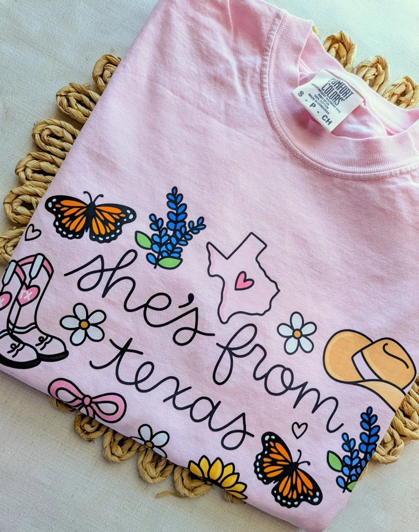 Exclusive "She's from Texas" In comfort colors: Blossom &amp; Chambray 🥰😍🩷🩵

🛒🛍️ Moonandcats.com