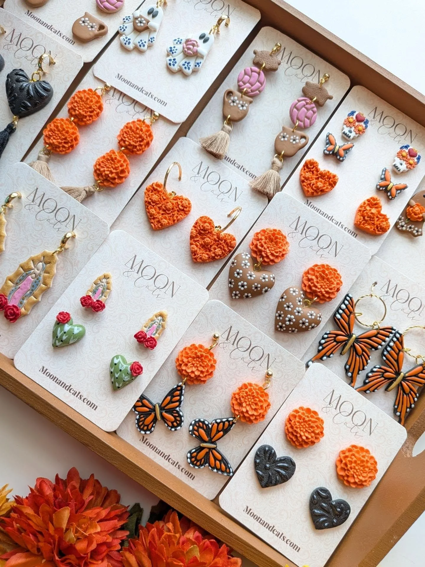 Little handmade pieces to honor the ones we miss, carry their memory with us, and feel a little closer to them. 🥹🦋🏵️🕯️

Shop online 👜 Moonandcats.com

🏵️ Processing time: 3&ndash;10 business days.

Order by October 14 for guaranteed delivery be