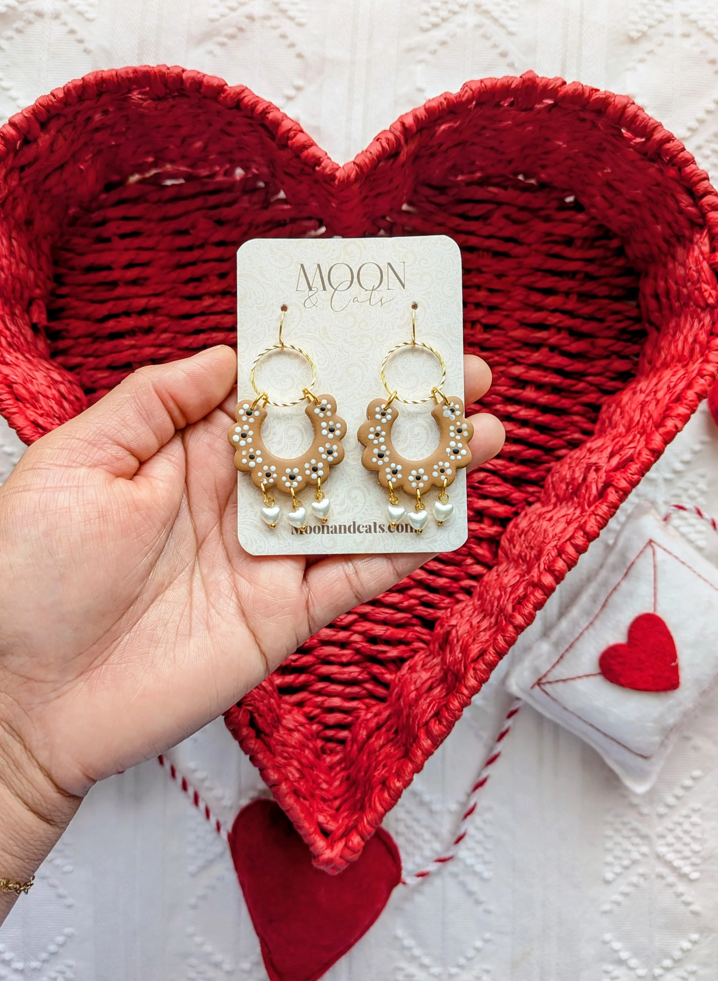 Romantic barro fans w/fresh pearls