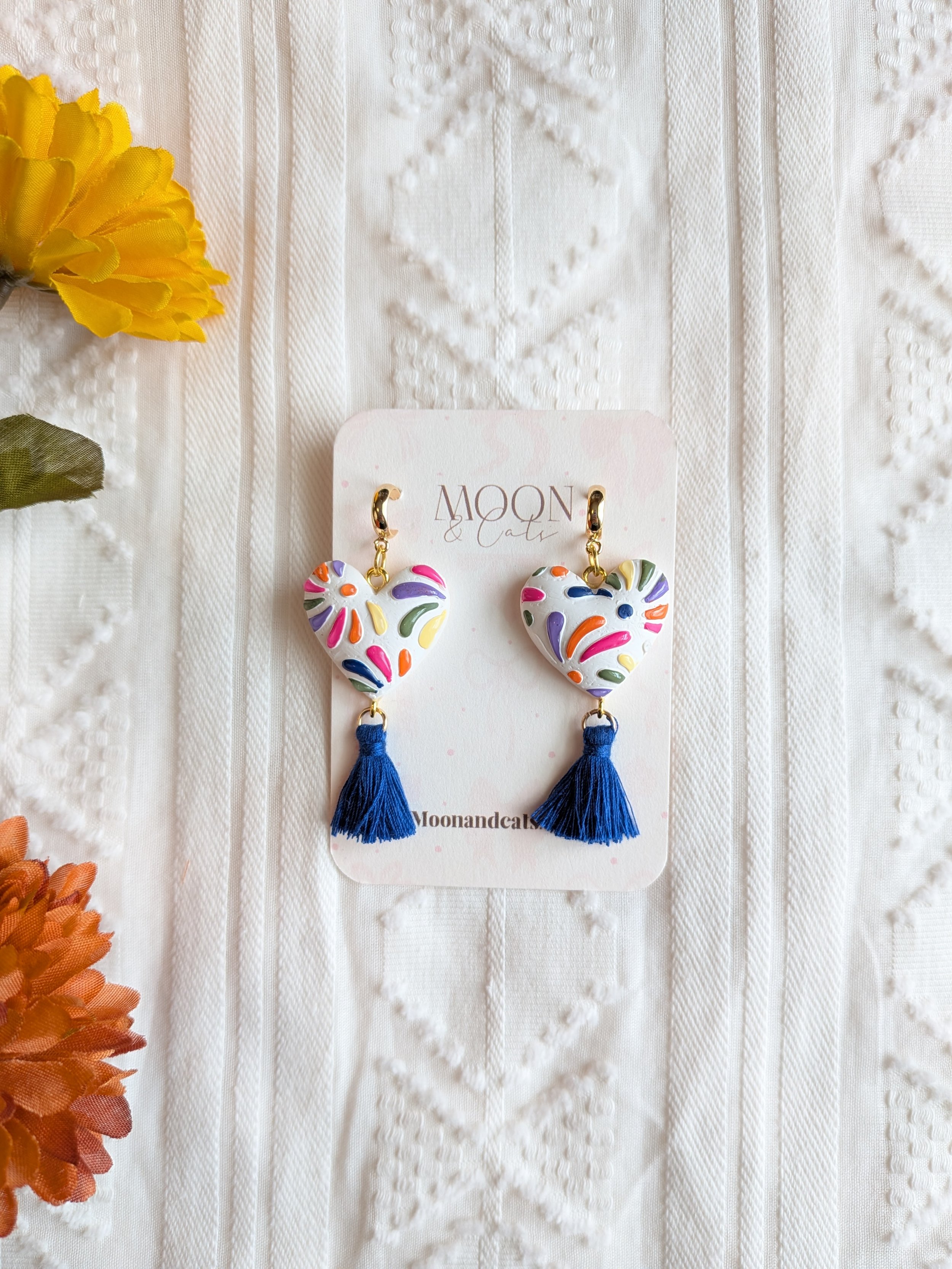 Otomi talavera hearts with tassels / white, black