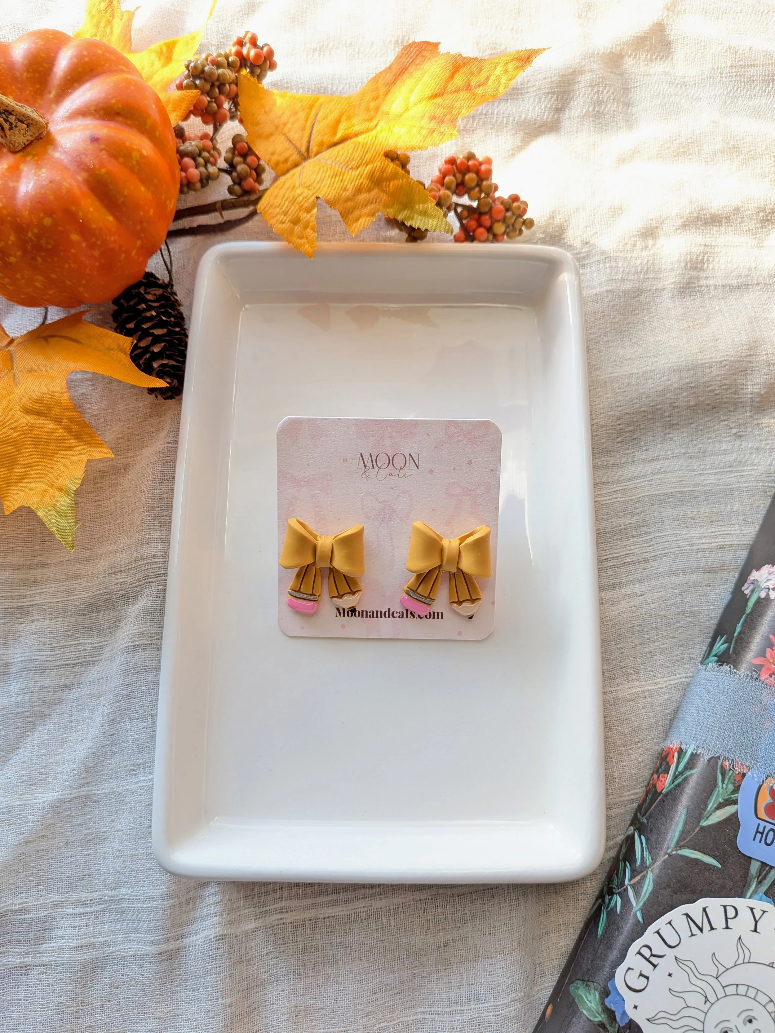 Pencil bow studs