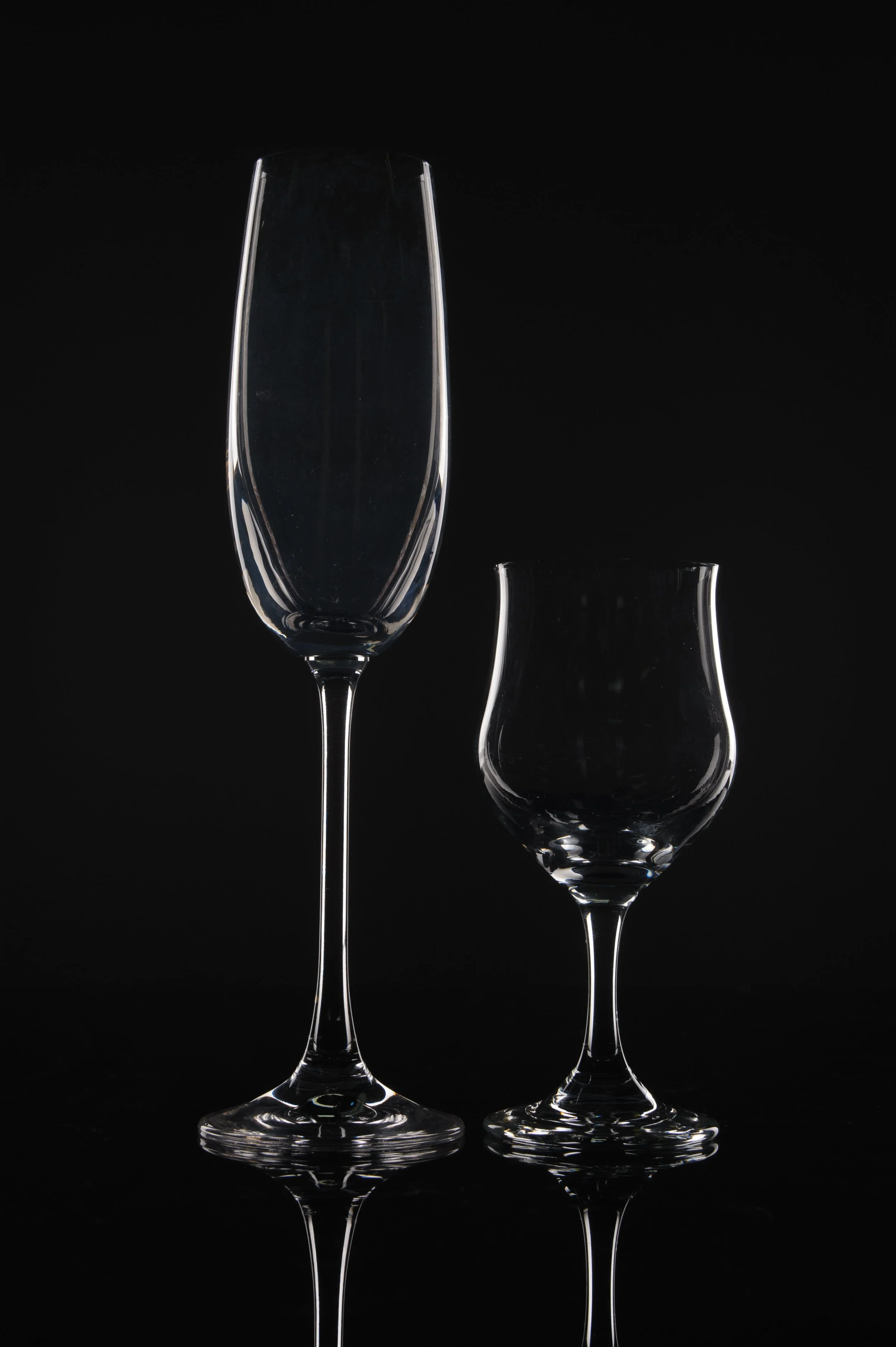 Olga Dekell-35-Glassware Dark Field.jpg