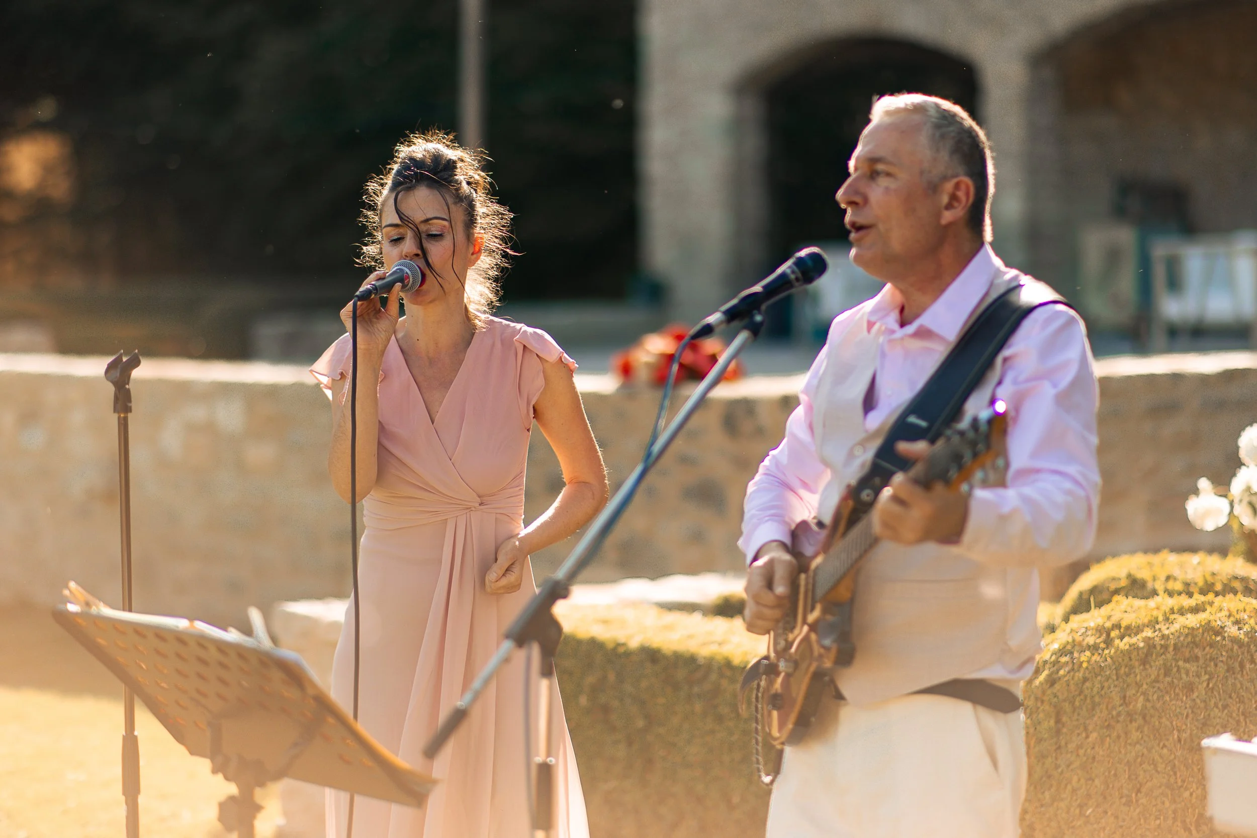 Silver en animation musicale pour un cocktail de mariage dans le luberon