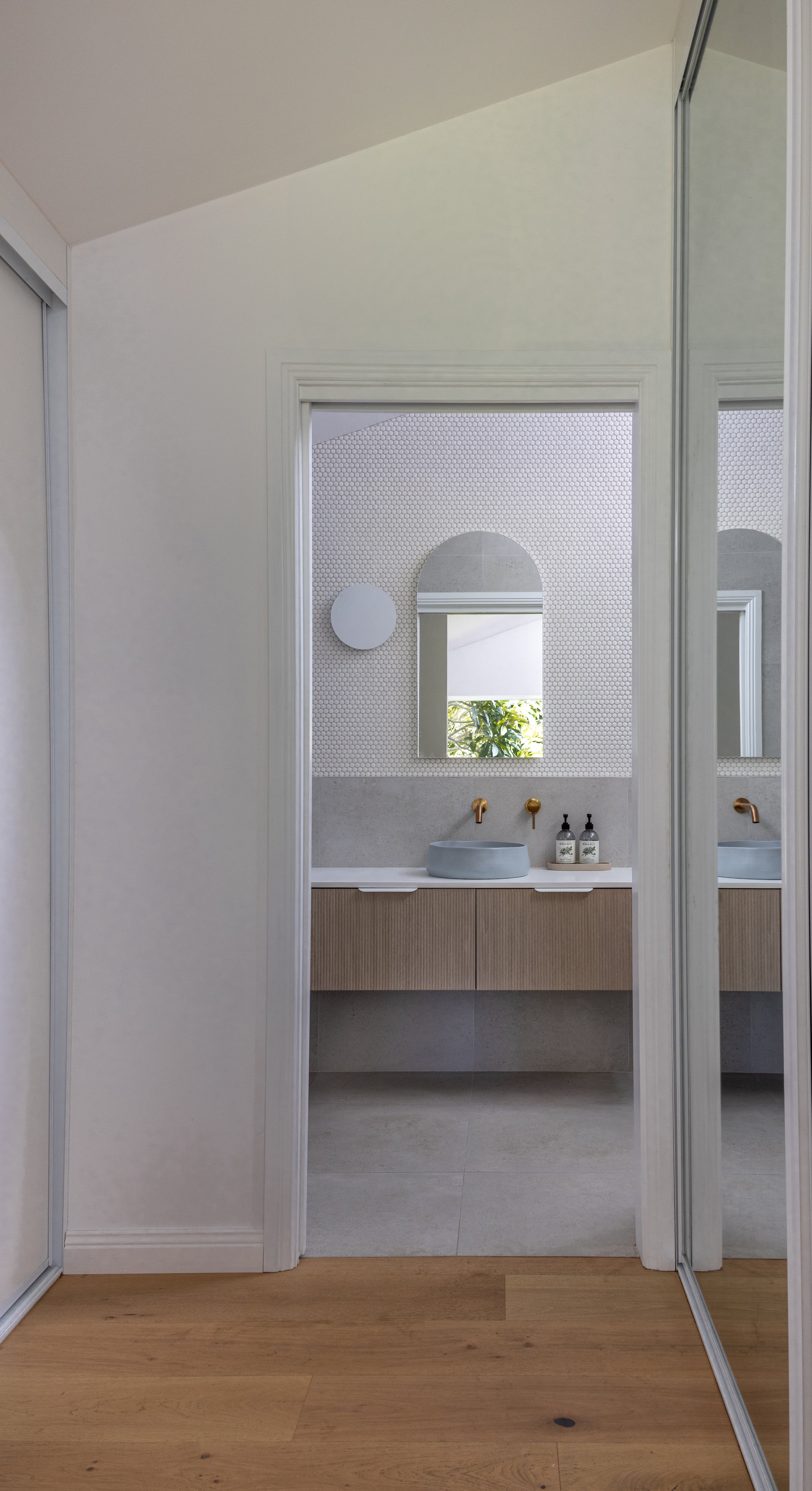 Ensuite bathroom with walk-in robe.