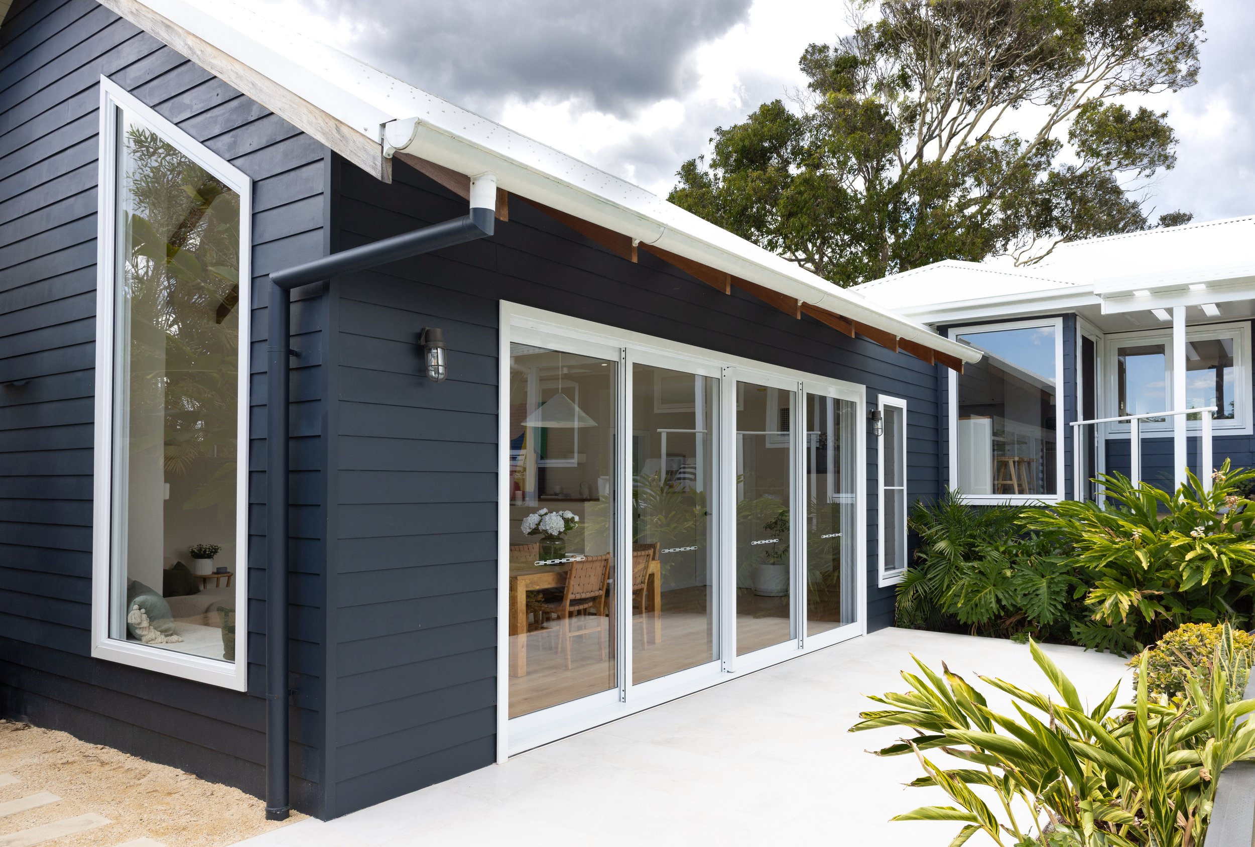 A stunning custom-built home showcasing timeless coastal architecture, premium weatherboard cladding, landscaped gardens, and a welcoming front entry. Designed and constructed with exceptional attention to detail, this residence reflects Kaposi Const