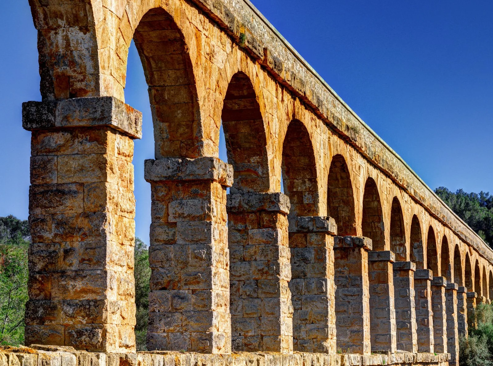 Roman Aqueduct IV.JPG