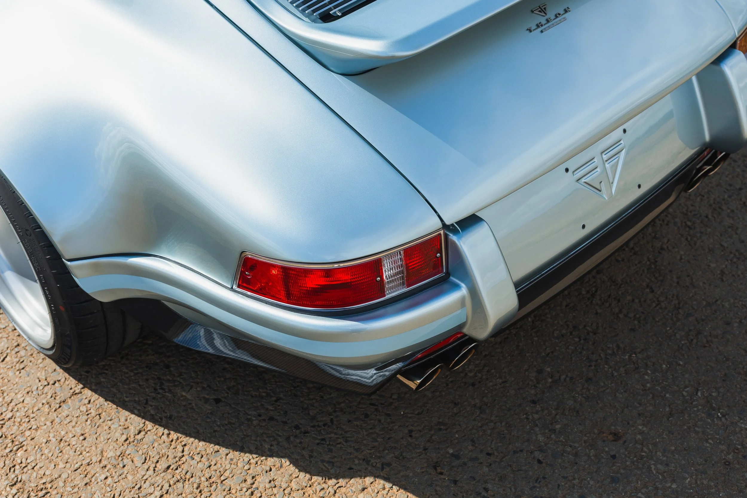 THEON DESIGN - USA002