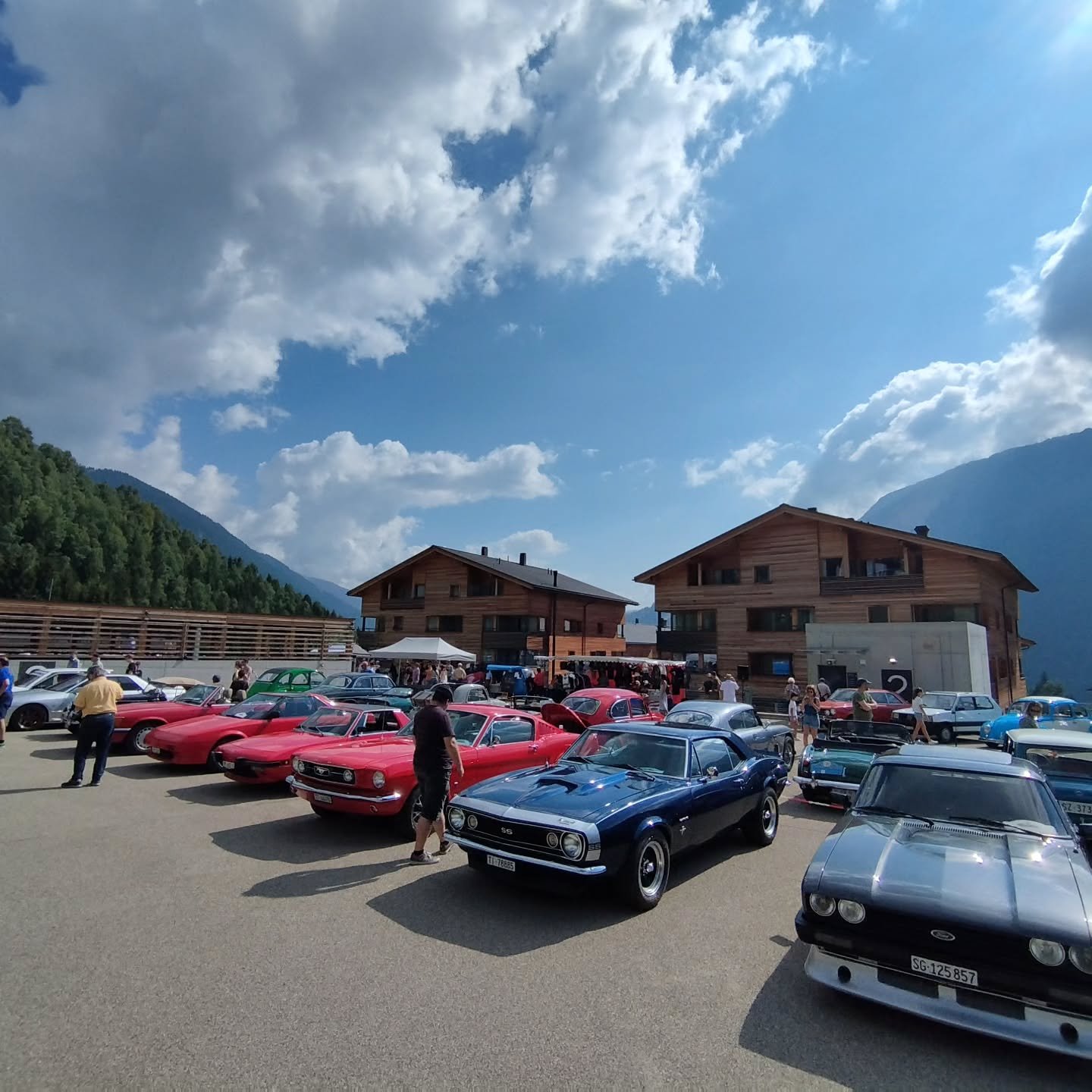 Einige unserer Mitglieder besuchten heute das Treffen unserer gleichgesinnten Freunde aus dem B&uuml;ndner Oberland @oldtimerlandgraubuenden . Das Treffen in Disentis &uuml;berzeugt stets mit zahlreichen interessanten Fahrzeugen und einer super Stimm