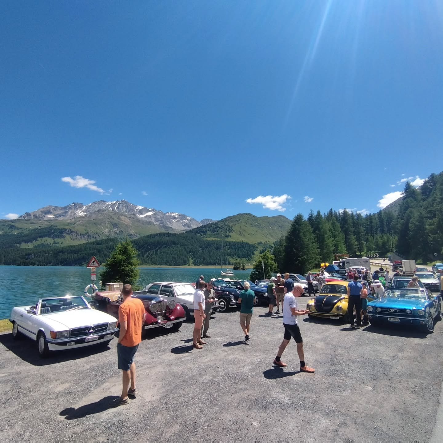 Die heutige P&auml;ssefahrt f&uuml;hrte uns via Spl&uuml;genpass nach Maloja, wo wir am Silsersee eine k&ouml;stliche Mahlzeit geniessen konnten. Danach ging es via Julierpass wieder nach hause.

Mit &uuml;ber 25 Teilnehmenden Fahrzeugen war es ein s