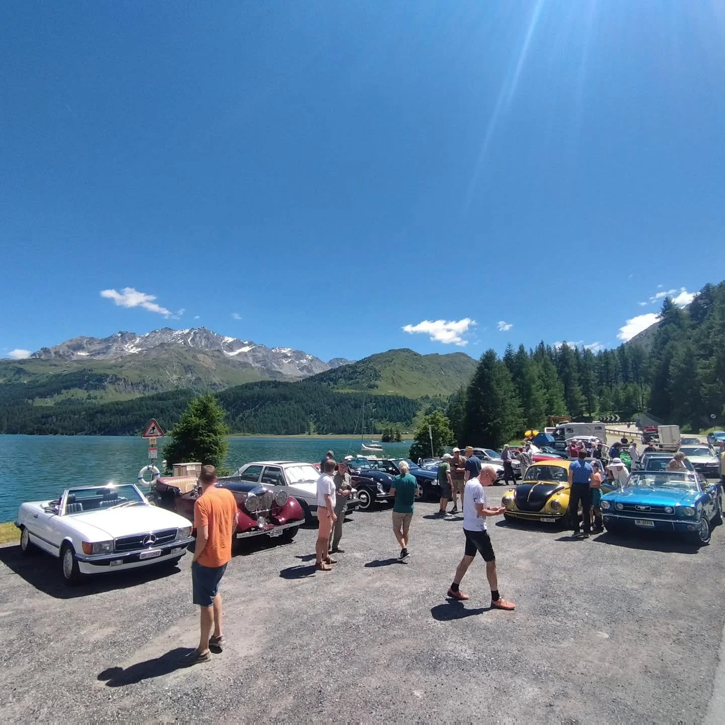 Die heutige P&auml;ssefahrt f&uuml;hrte uns via Spl&uuml;genpass nach Maloja, wo wir am Silsersee eine k&ouml;stliche Mahlzeit geniessen konnten. Danach ging es via Julierpass wieder nach hause.

Mit &uuml;ber 25 Teilnehmenden Fahrzeugen war es ein s