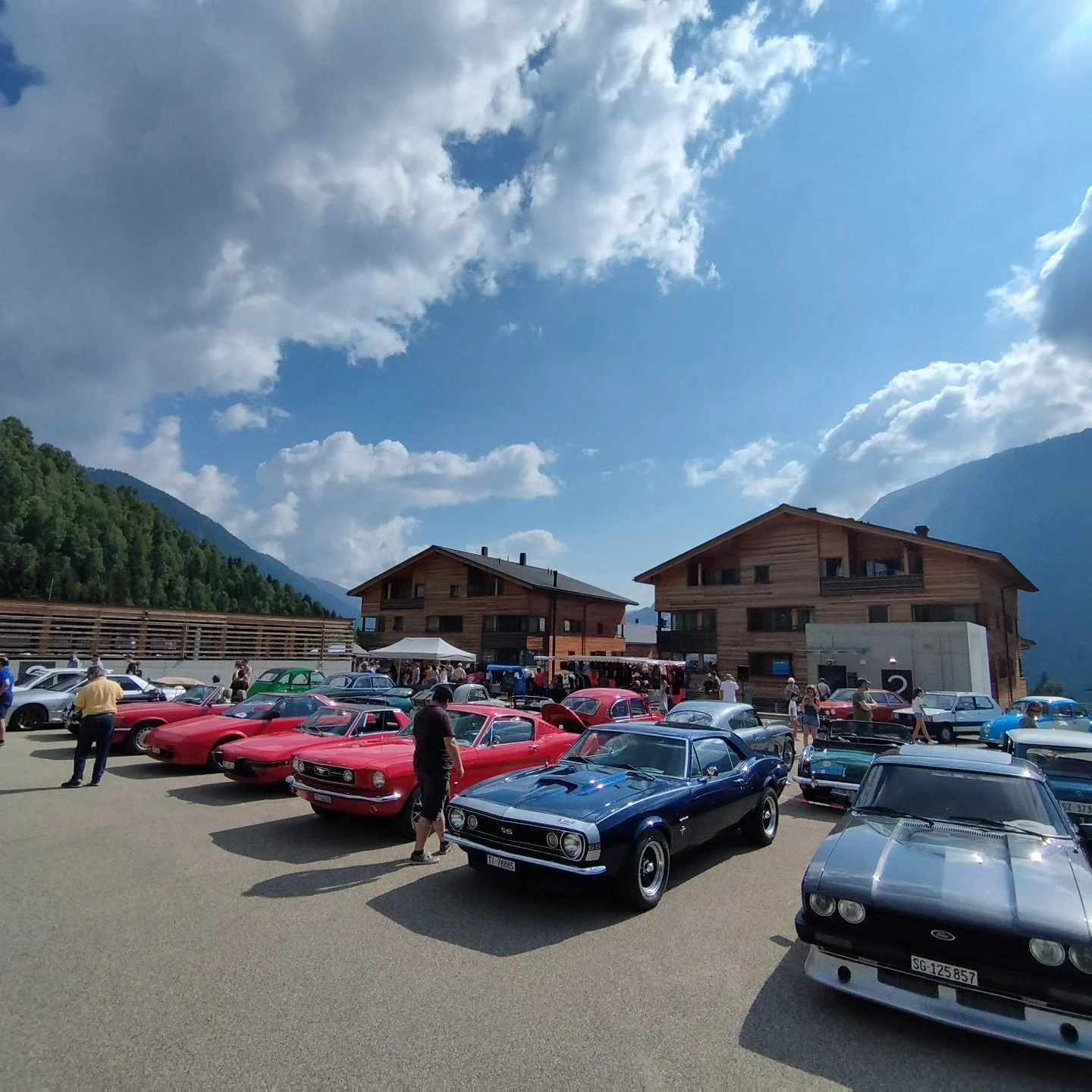 Einige unserer Mitglieder besuchten heute das Treffen unserer gleichgesinnten Freunde aus dem B&uuml;ndner Oberland @oldtimerlandgraubuenden . Das Treffen in Disentis &uuml;berzeugt stets mit zahlreichen interessanten Fahrzeugen und einer super Stimm