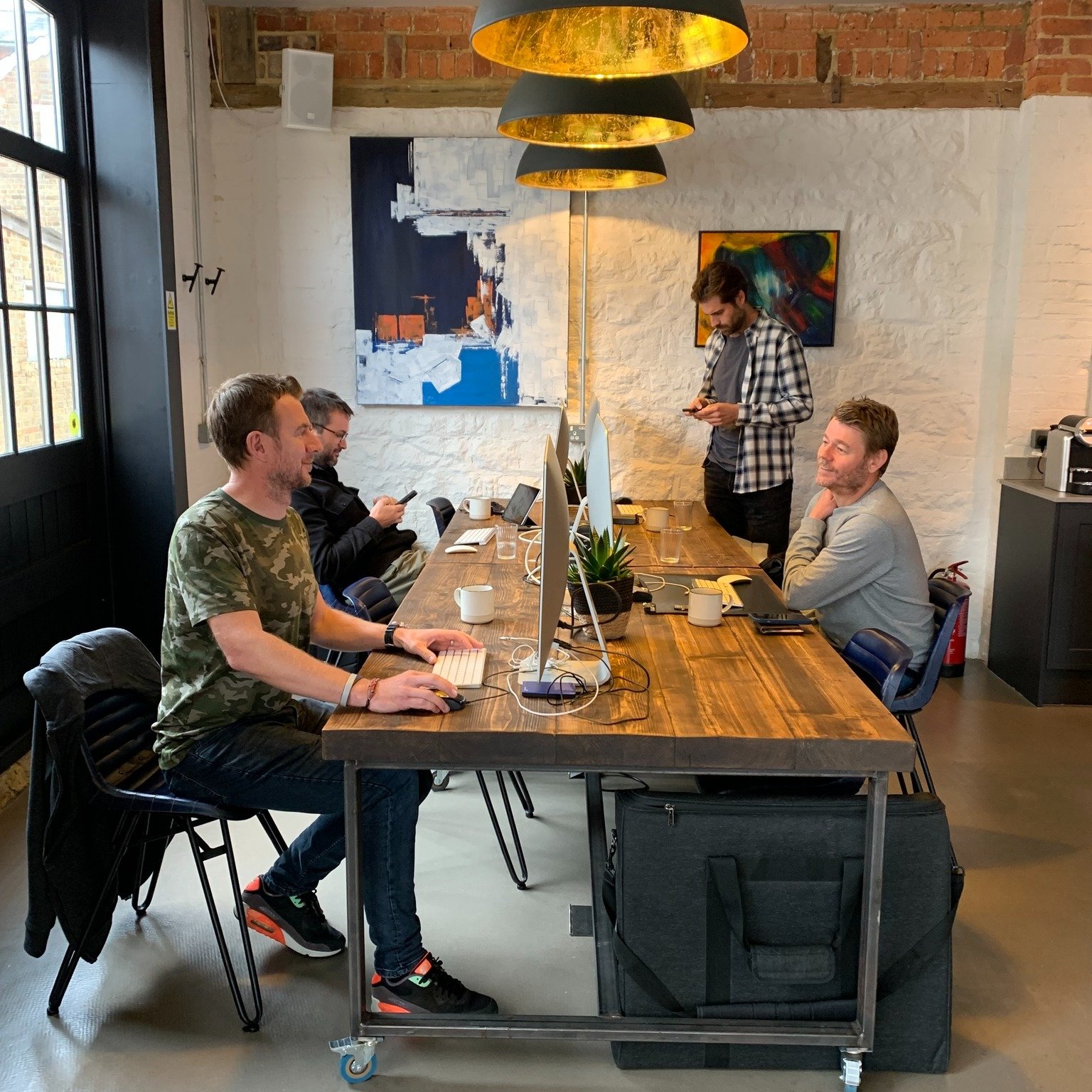 FIVE GREAT BENEFITS OF COWORKING

👉 Community &amp; Networking: One of the best things about coworking is the opportunity to connect with like-minded individuals from various backgrounds and industries. You're not just renting a desk; you're joining