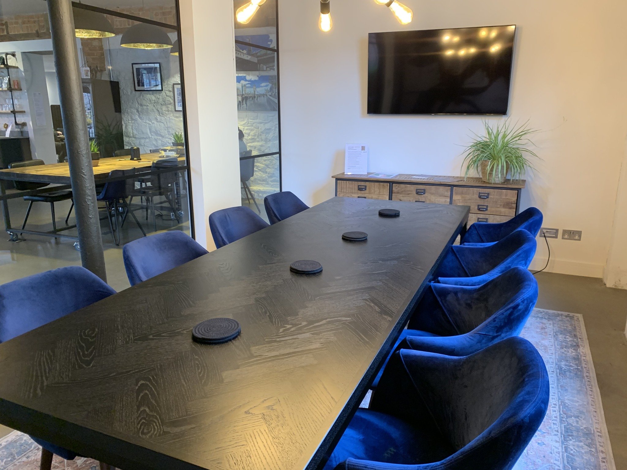 Looking for a special place to impress clients, host a presentation or have a team meeting?  Our eight seater boardroom is the perfect venue with super comfy chairs, a large screen and complimentary teas and coffees. 

Bookable by the hour for &pound