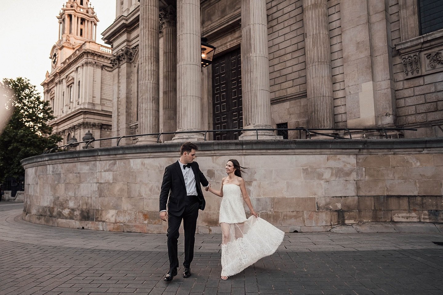 Olivia + Toby on their engagement shoot, outside of St Paul&rsquo;s cathedral.
.
.
.
.
.
#londonengagementshoot #londonengagementphotographer #londonelopementphotographer #londonelopement #londonweddingphotographer #londonweddings #londonwedding #lon