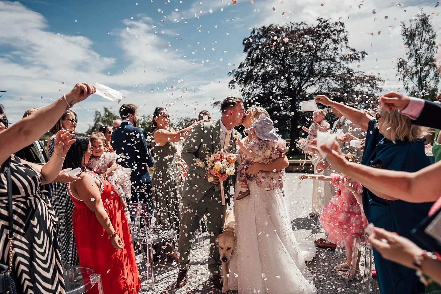 Chris + Alana, with guest appearances from Ellie and Marla. From their lovely wedding day at @salthouseuk.
.
.
.
.
.
#salthouse #standonhall #staffordshireweddingphotographer #staffordshireweddingvenue #staffordshirewedding #staffordshireweddings #st