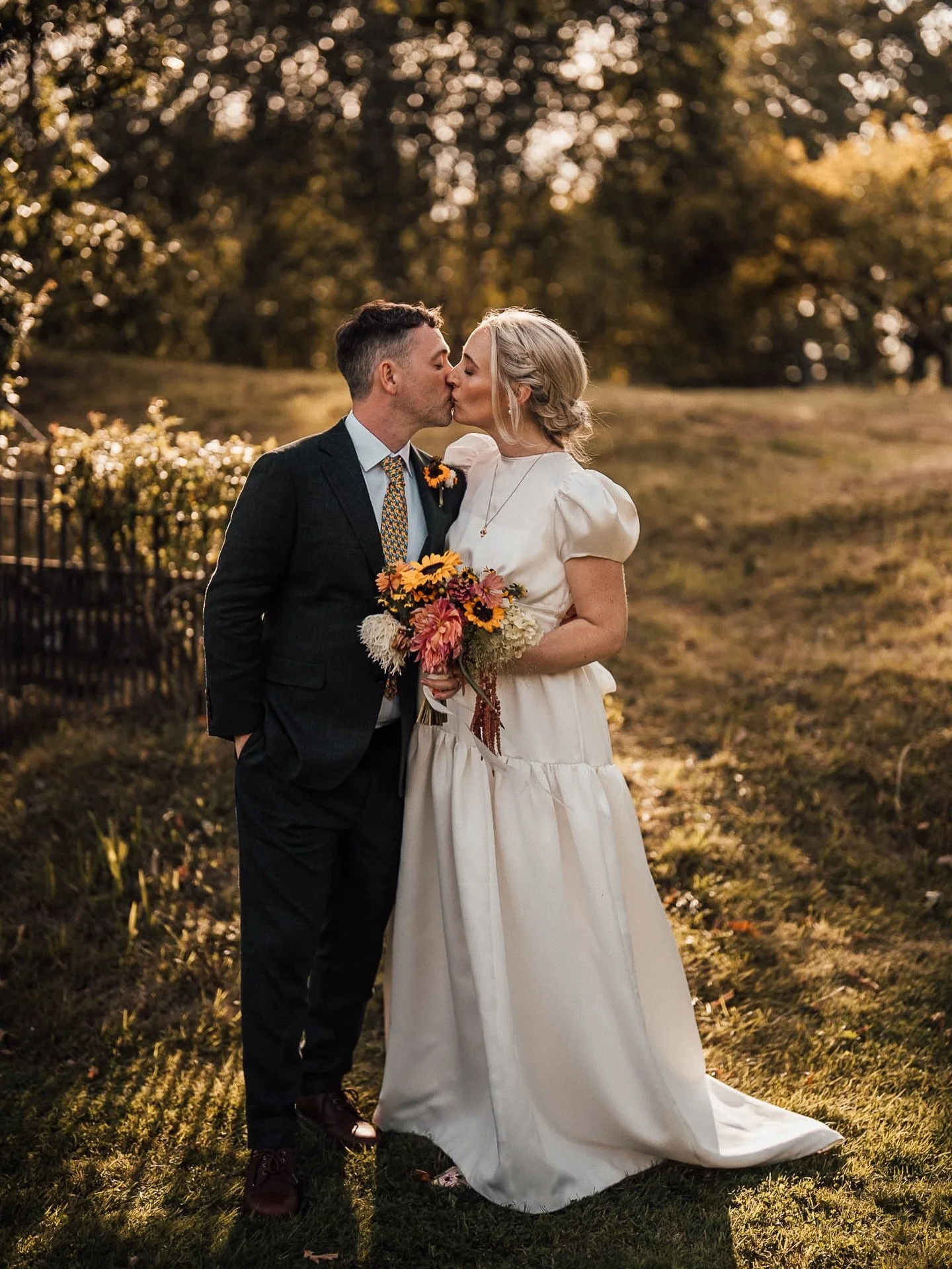 Flora + Vincent on their fun filled wedding day, at home in Sussex.
.
.
.
.
.
#sussexwedding #sussexweddingphotographer #sussexweddingphotography #backgardenwedding #ukweddingphotographer