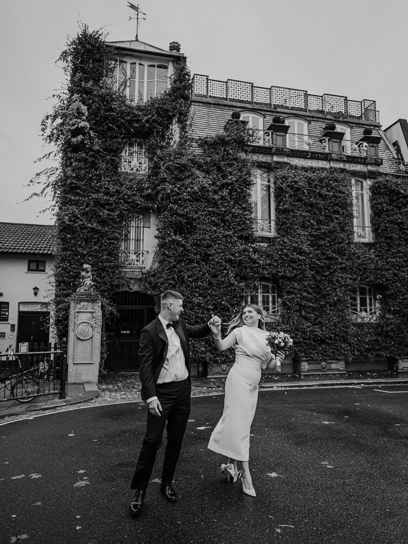 A few portraits on Wesley + Madisyn&rsquo;s wedding day at @marrymeinchelsea. Followed by a quick dash for cover when the rain finally hit!
.
.
.
.
.
#chelseaoldtownhall #chelseawedding #londonweddingphotographer #londonmicrowedding #londonwedding