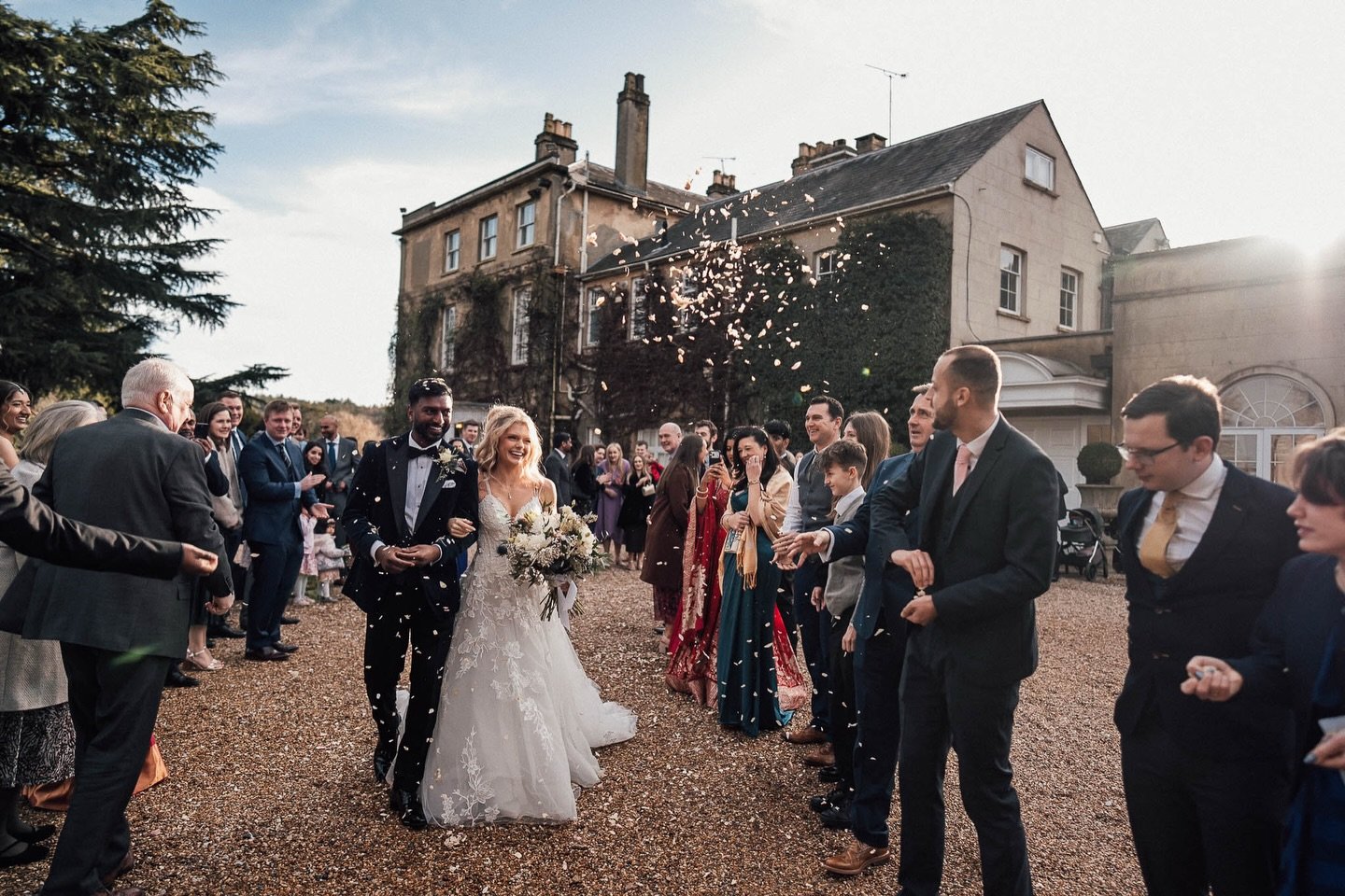 Louise + Vaari on their wedding day at @northbrook.park.
.
Suppliers:
Hair/Makeup - @chantellesmithmua
Dress - @bridesofsouthampton1976
Suit - @hunterandgreys
Venue - @northbrook.park
Venue Dressing/Planning - @surreyweddingcompany
Entertainment - @e