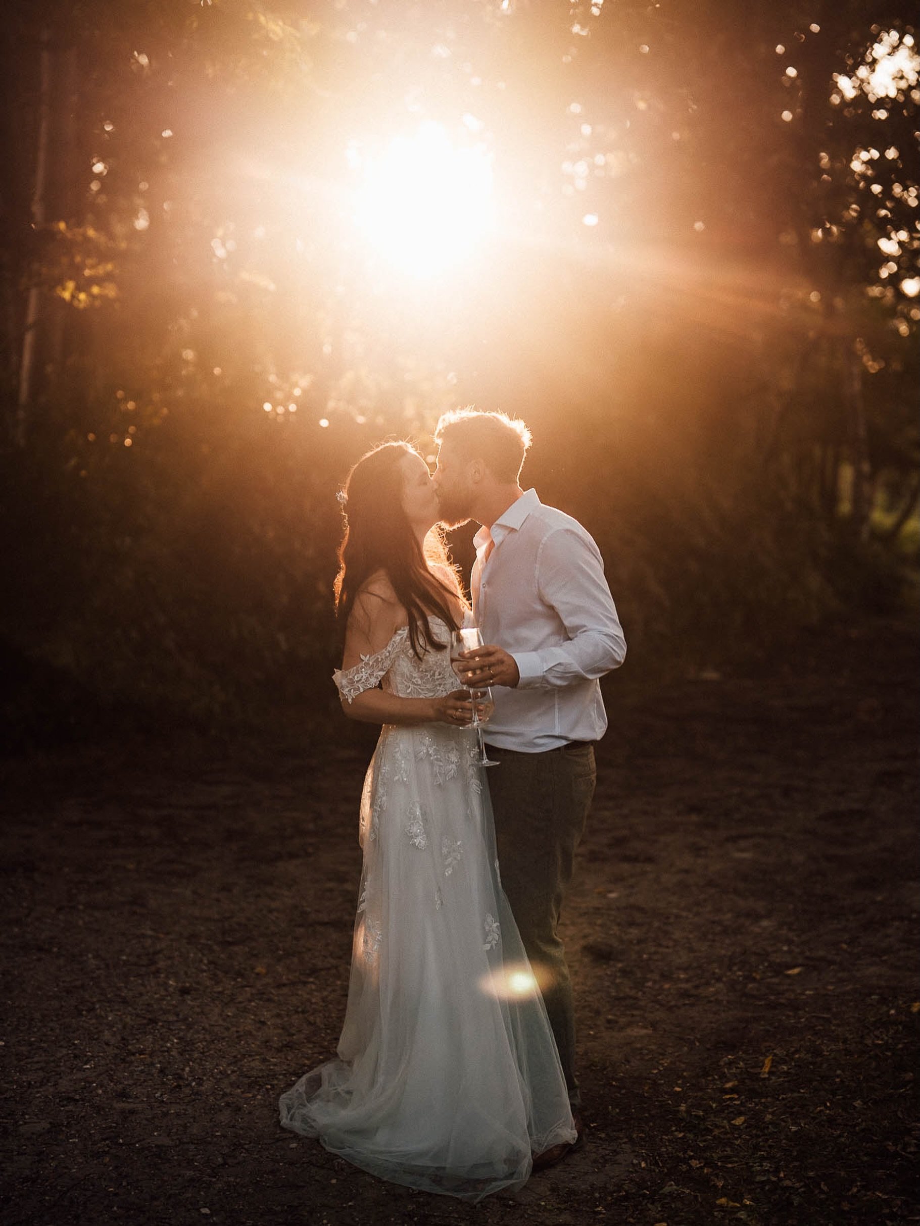 Golden hour portraits, from Jess + Ben&rsquo;s beautiful wedding day at @kingdom_pen.
.
.
.
#kingdomwedding #kentweddingphotographer #kentweddings #londonweddingphotographer #goldenhour
