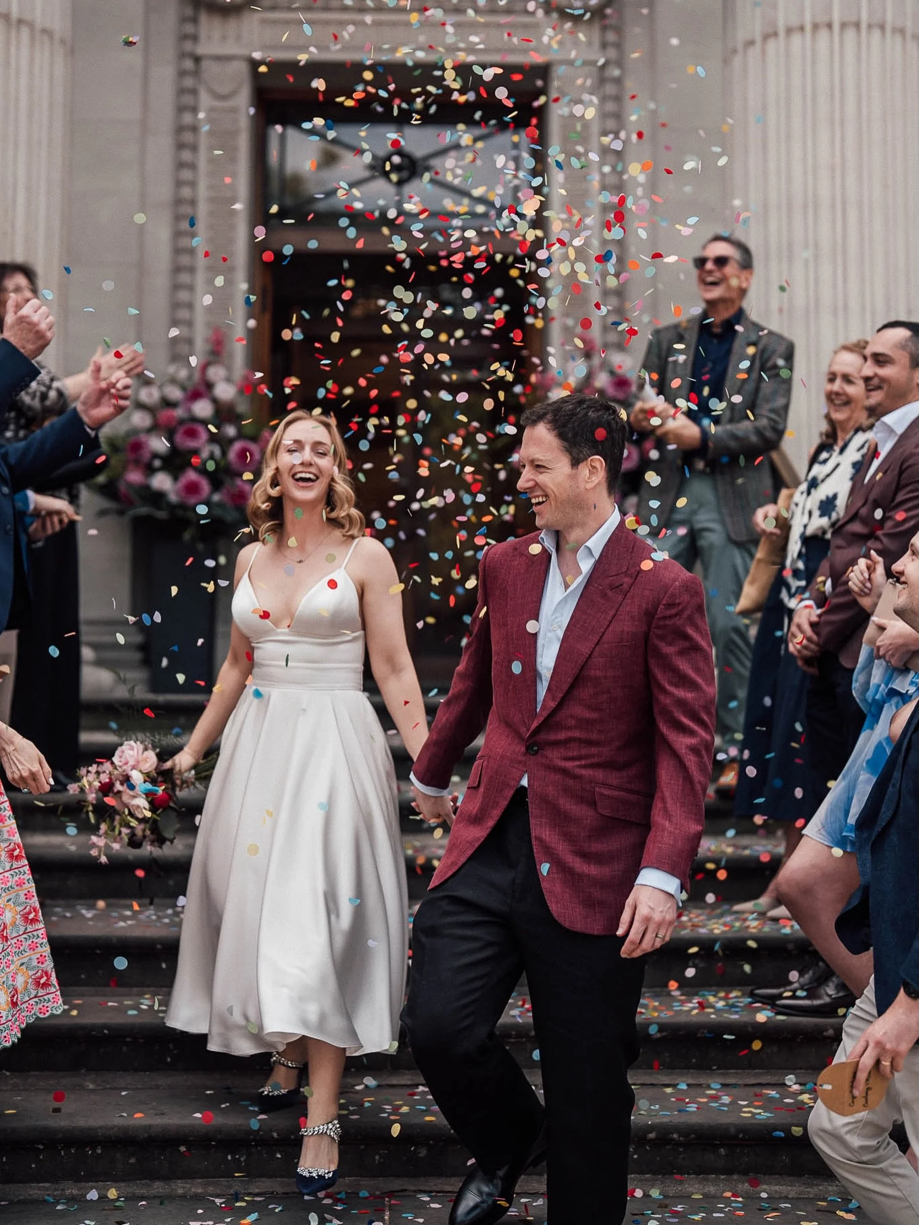 Courtenay + Mike on the steps of Old Marylebone Town Hall. @adaytorememberlondon.
.
#londonweddings #oldmarylebonetownhall #oldmarylebonetownhallwedding #londonweddingphotographer #londonweddingphotography
