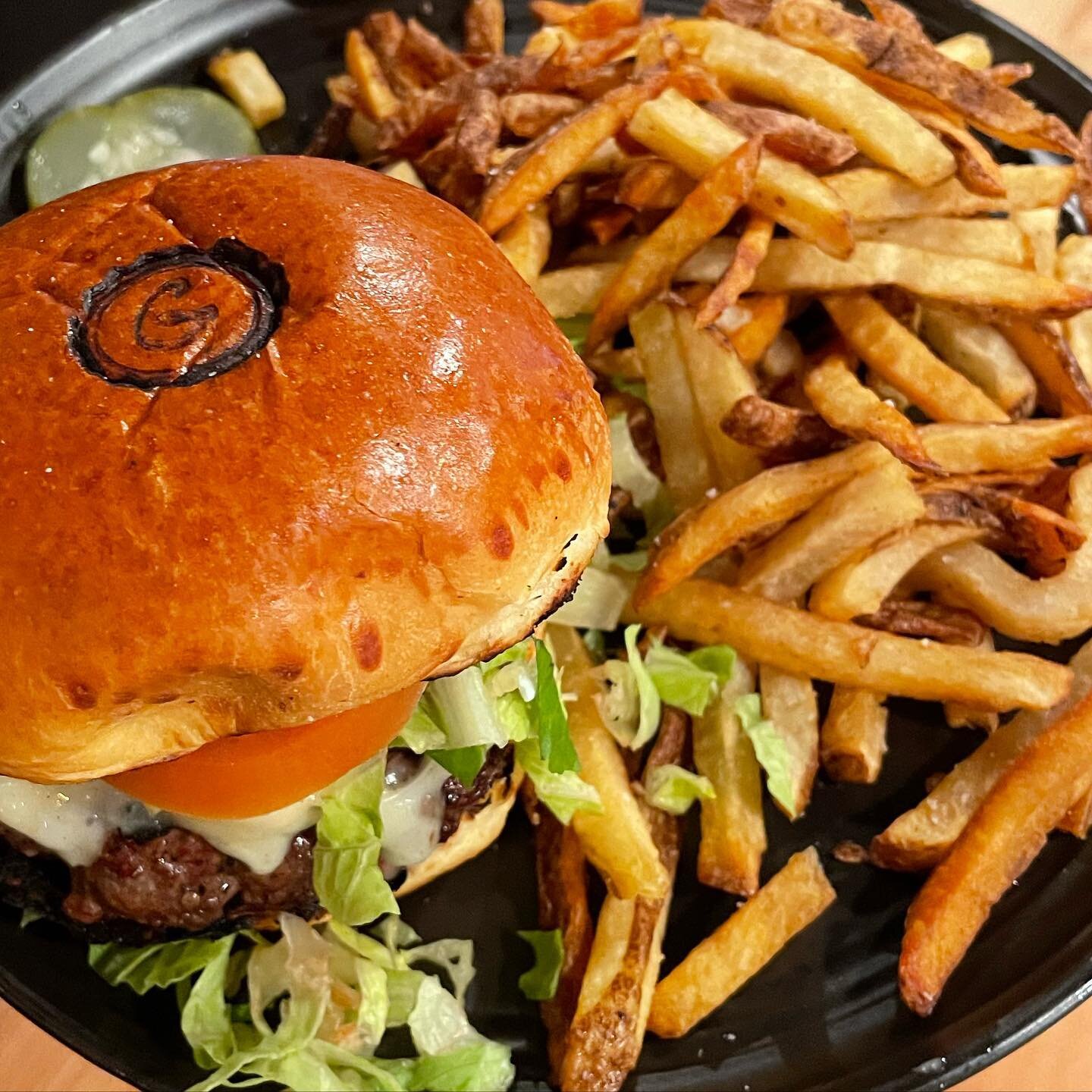 🍔Weekend VIBES calls for it so YOU go get it!  Best BURGER and Freshest Homemade Fries in town are @littlegeatery 
Join us no reservations needed! 
Serving dinner til 10pm! 
Bar 🍺 open until 11pm.

☄️Takeout 781-584-8540 

#best #bestburger #bestbu
