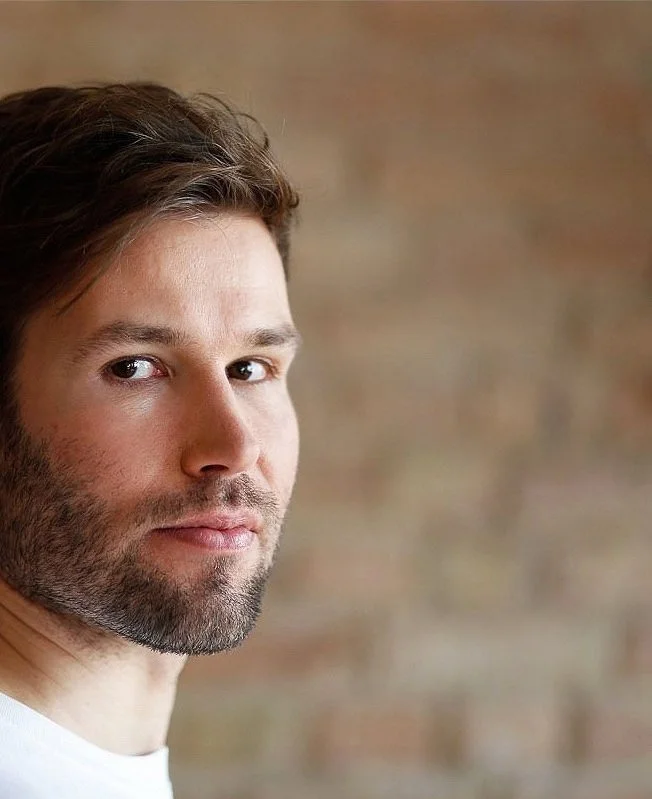 Porträt von Alexander Maß, medizinischer Fitnesstrainer mit Fokus auf funktionelle Bewegung und Prävention