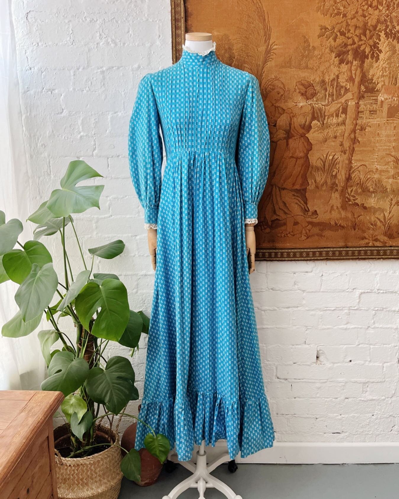 The first of 3 very special Laura Ashley pieces coming soon 🦋 
.
.
#cordialvintage #lauraashley #vintagelauraashley #vintagelauraashleydress #vintagefashion #vintage  #vintagelauraashleyforsale #lauraashleydress #sustainablefashion #shopsmall #brist