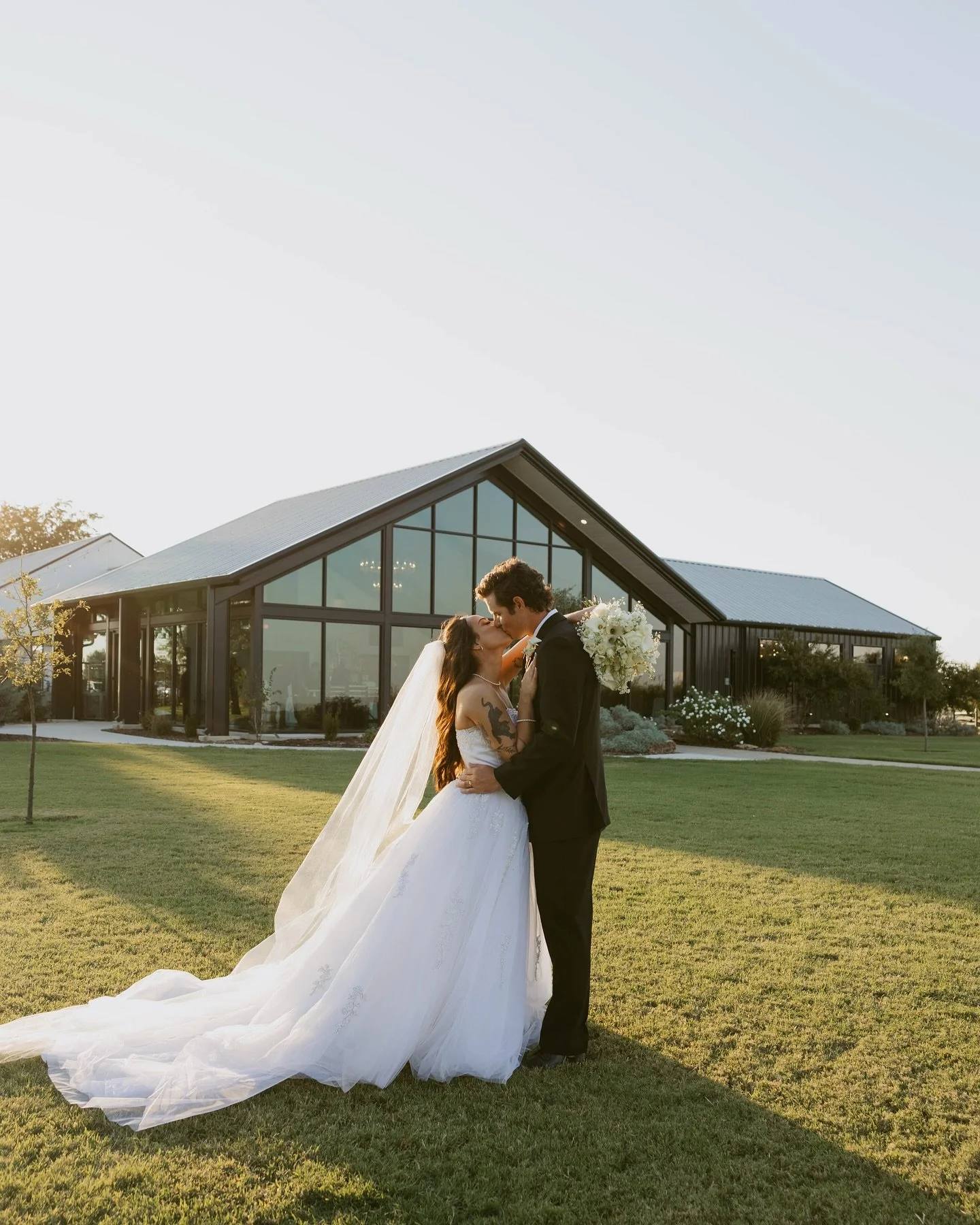 My 2025 has ended in the most beautiful way, but I cannot forget all of the amazing weddings and sessions that I got to be a part of through the entirety of the year 🤍 Forever grateful for the opportunities I get with the most amazing clients, and I