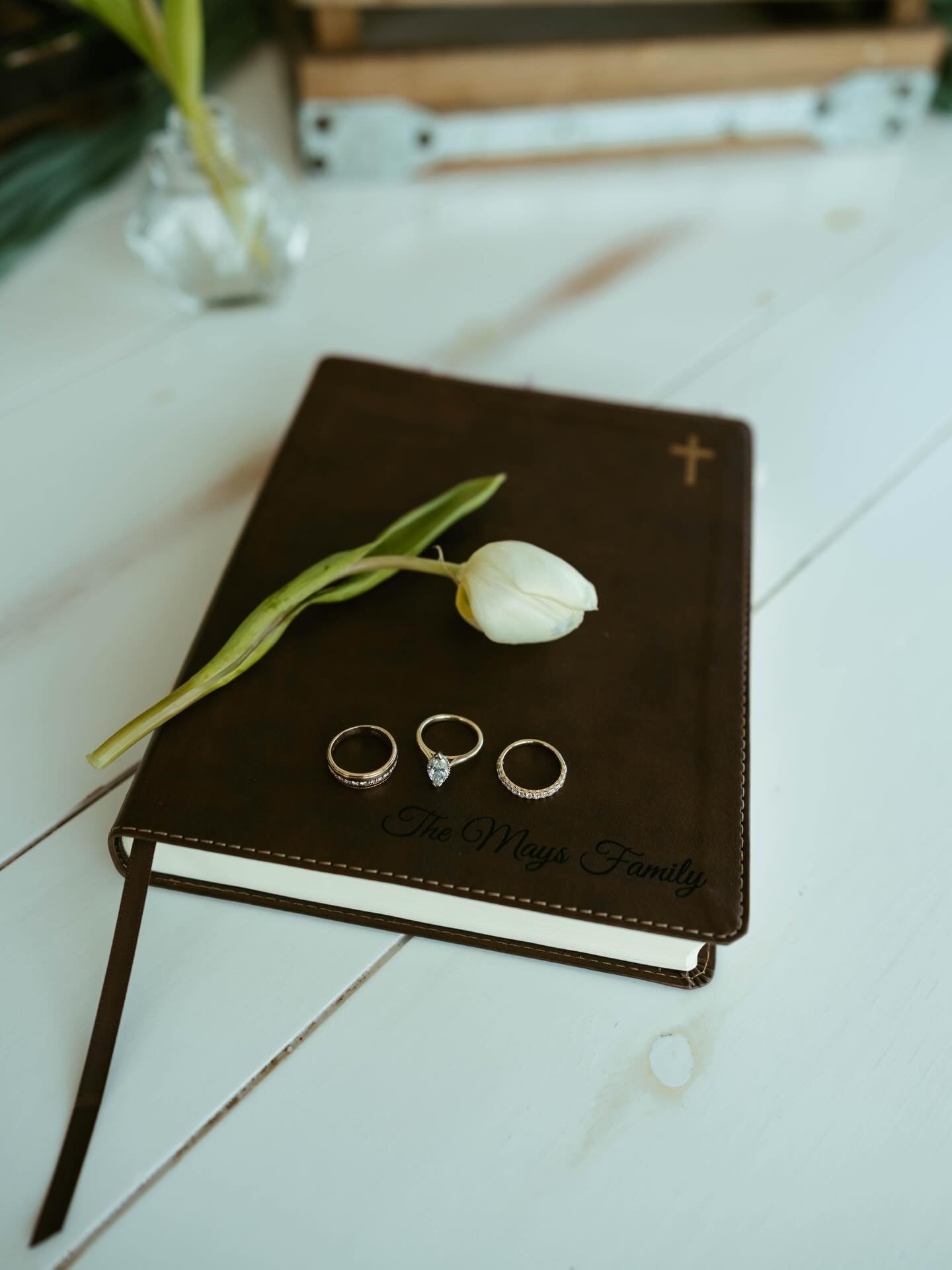 Simple details ✨

Primary photographer : @kelseychapman.photo 
Secondary photographer : @rileydanielle_photography 
Videographer : @weddingfilmsbychris 
Venue : @thebarnatwolfridgefarm
Hair : @hairby_syd13 
Make up : @knuppartistry 
Florals : @bebbs_