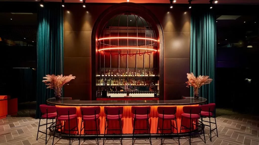 paramount-times-square-a-generator-hotel-gallery-4-lobby-bar.jpg