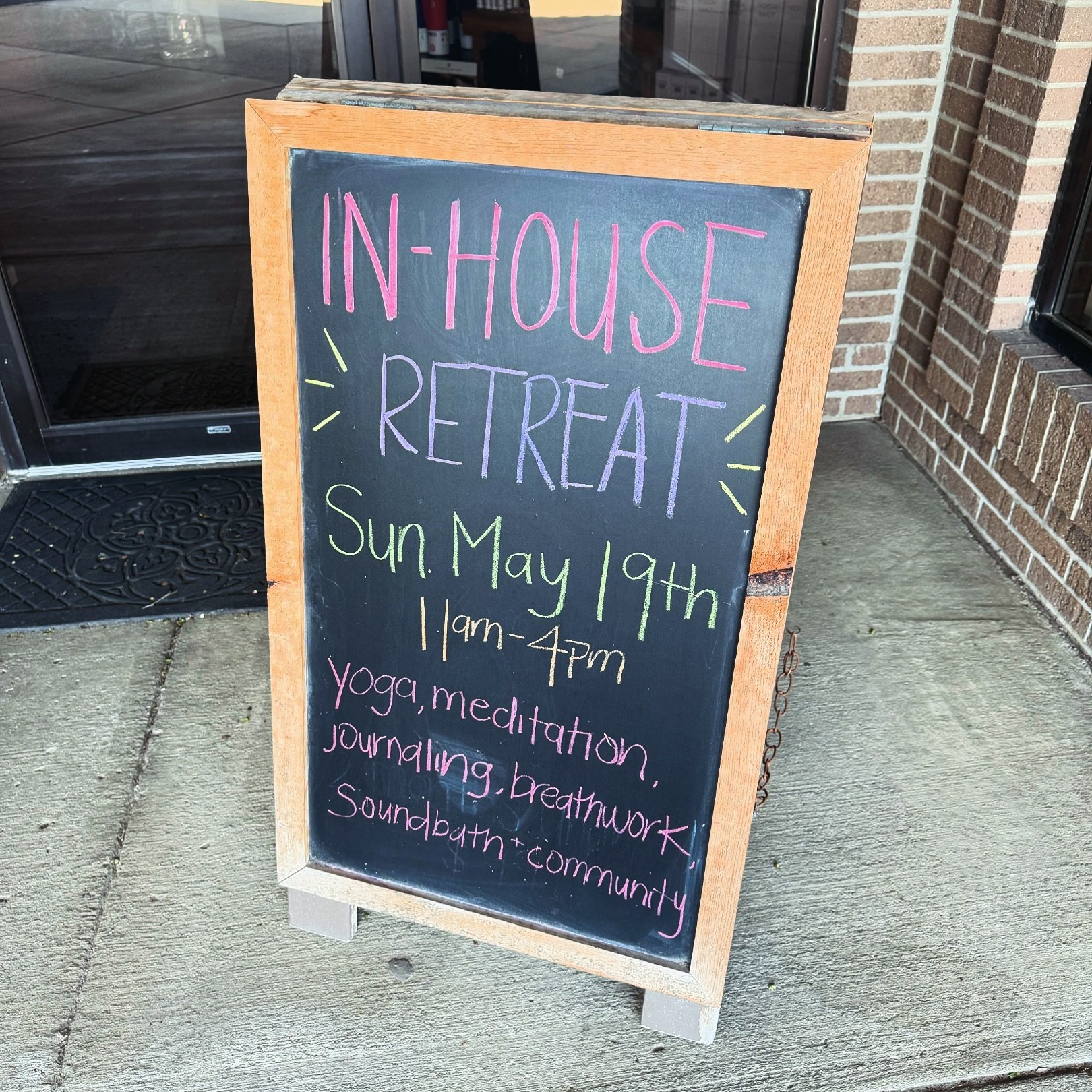 Last day to receive early bird pricing on our very first In-House Yoga Retreat !! 🧘🏼&zwj;♀️🧘🏽&zwj;♂️🧘🏻 

5 hours of all things yoga, meditation, breath work, journaling, sound healing, community, essential oils &amp; nutritious food! 🥗🥕🍓

Jo