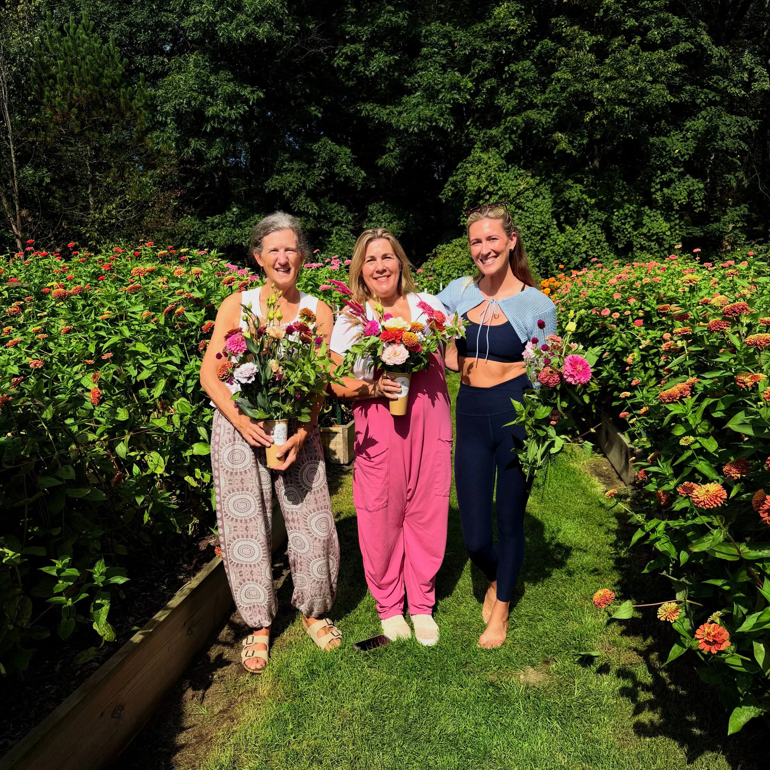 yoga + flowers 🌸🦋✨

@soulyogafenton x @willowtreeflowerfarm 

such a beautiful morning on the farm! a big thank you to everyone that came today and made it so special! 🌼