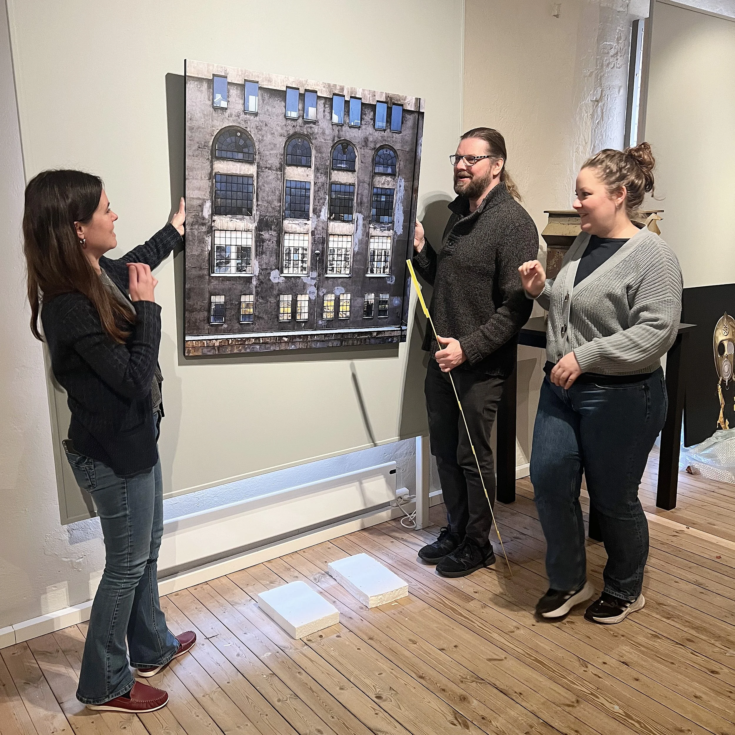 Vi monterer utstilling