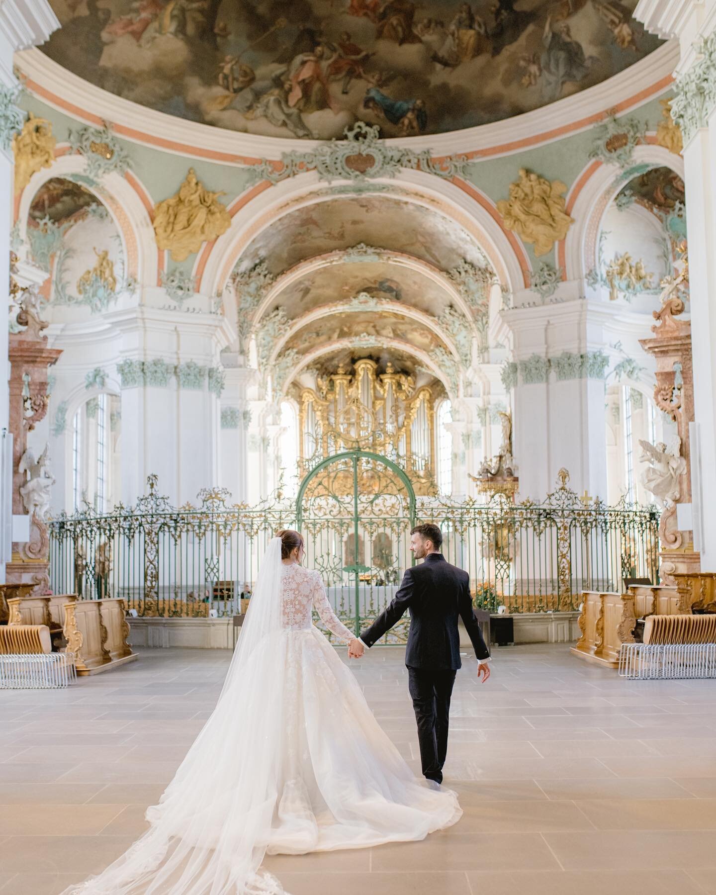 Indescribable emotions, as I am looking at these photos, reminded of the rush of love between these two. With the breathtaking setting of the St. Gallen Cathedral, right here near my hometown ;).

The couple in love is Medina &amp; Sascha - thank you