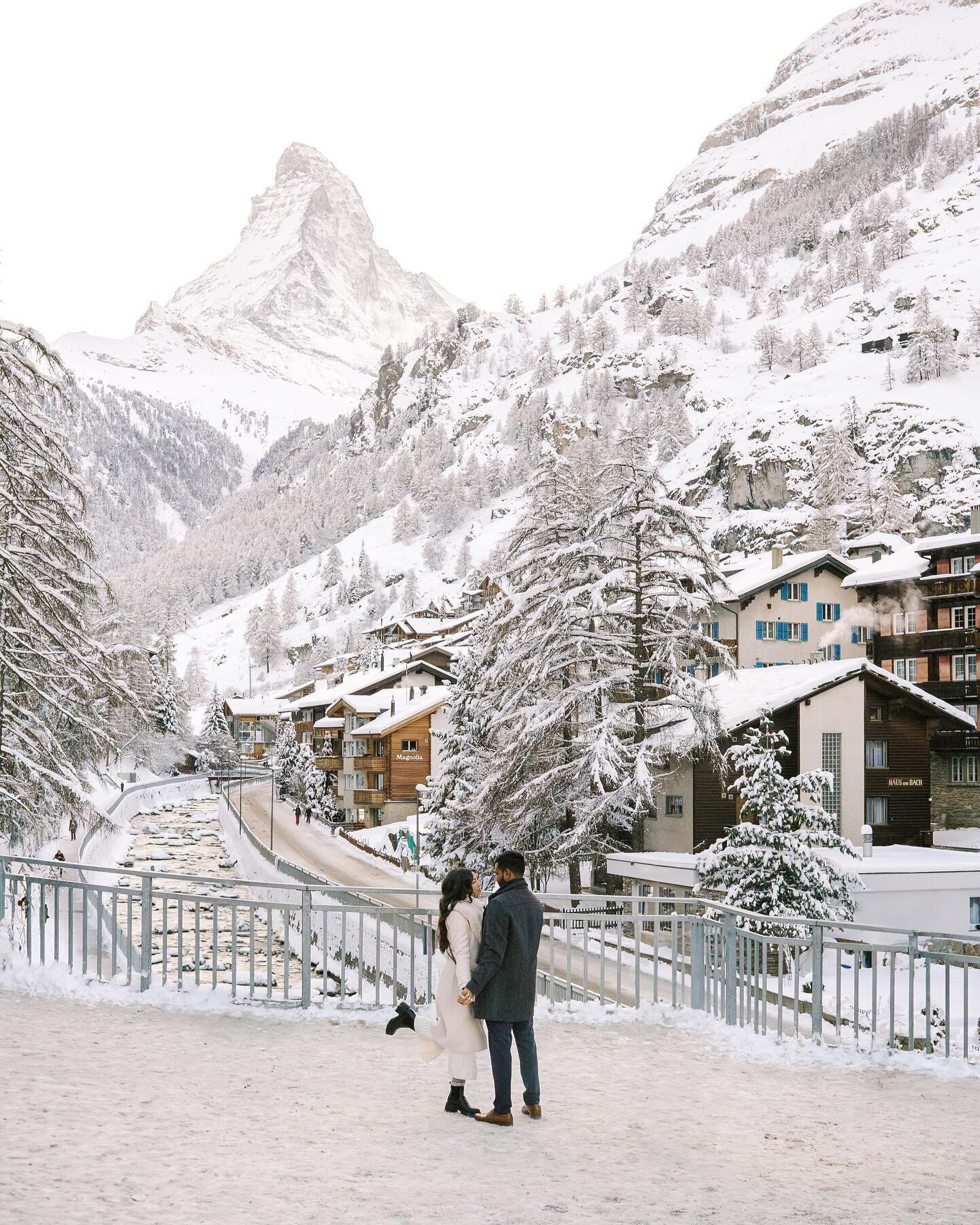 Surprise proposal in Zermatt 🤍 

Last december I got to capture the surprise engagement of Gireesh and Leanna in the heart of Switzerland's enchanting Zermatt, amidst snow-capped peaks and the crisp mountain air, a perfect backdrop for this occasion