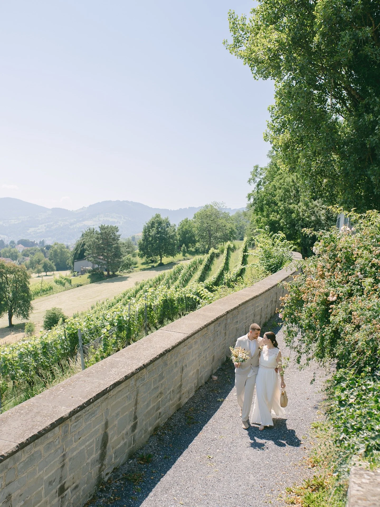 I am (kind of) back and feel like could write a whole book about becoming a mom. For now, shooting weddings again is giving me the short break to get in touch with my creative side 😍. Thank you Noemi and Pascal for allowing me to capture the first s