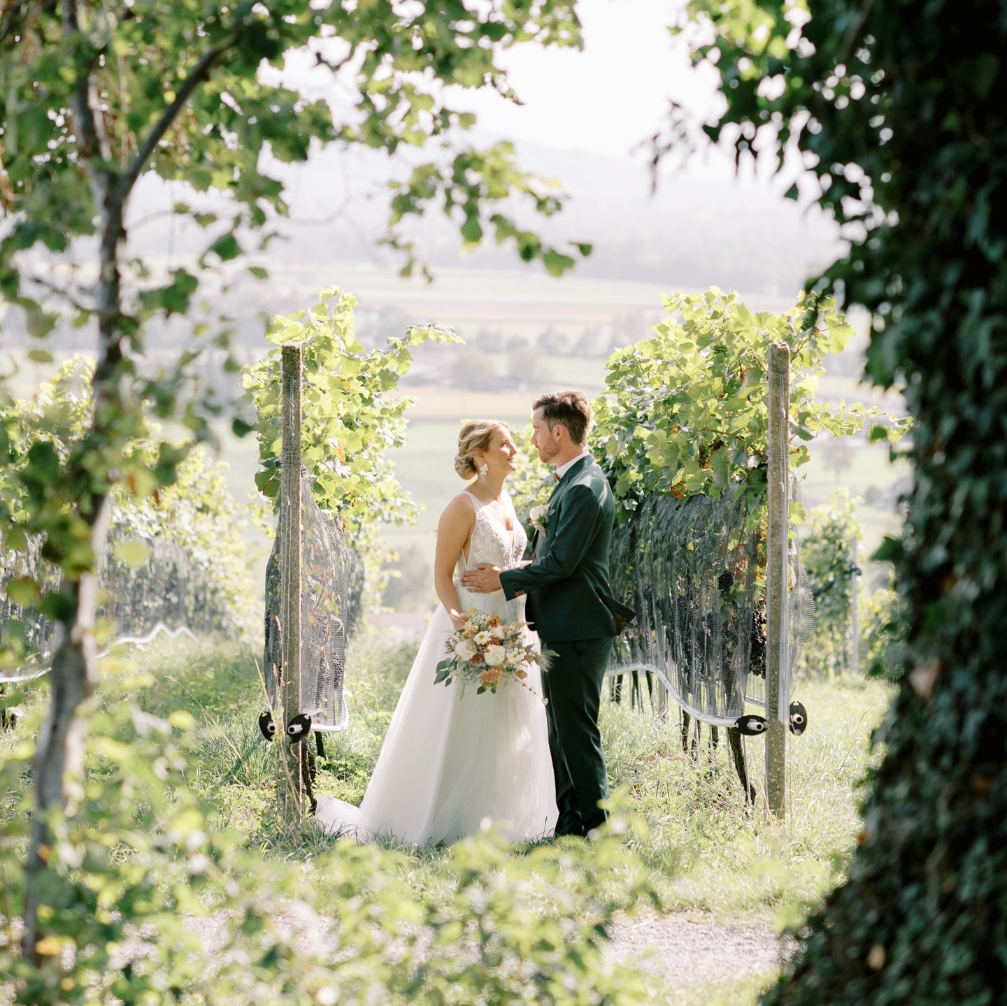 Dreaming of days like this 💛 blooming nature, sun, flowers, love. Wedding season is approaching - I am looking forward to capturing new love stories this year! ✈️📷