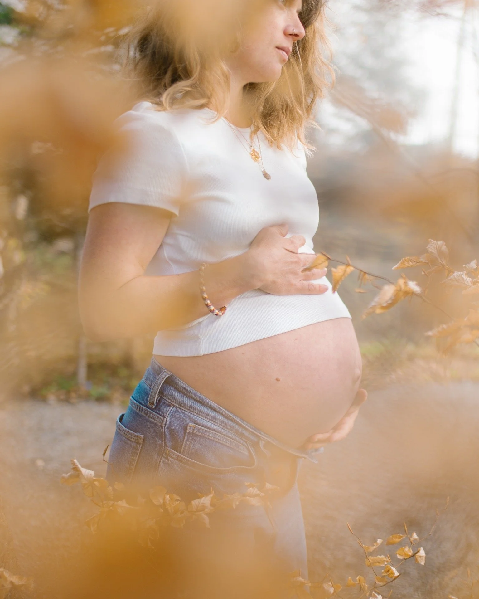 A quiet moment, a forest, a life - captured by me 🤍
.
.
.

 #maternity #maternityshoot #maternitysession #schwangerschaftsfotos #schwangerschaftsfotografie #stgallenswitzerland #switzerlandphotography #bodenseefotografin