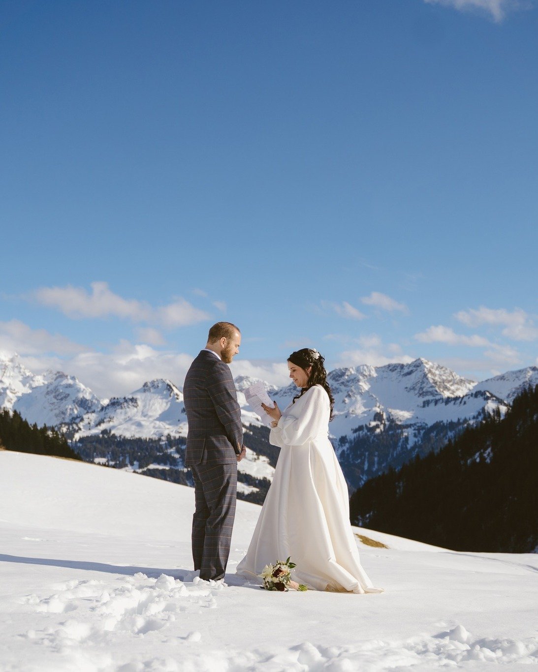 Where should I start? I first met Stefanie in 2016 when we happened to be sitting at the same table at a wedding reception that I was photographing in Austria. Through a common friend, our paths crossed again by one of those unexplainable coincidence